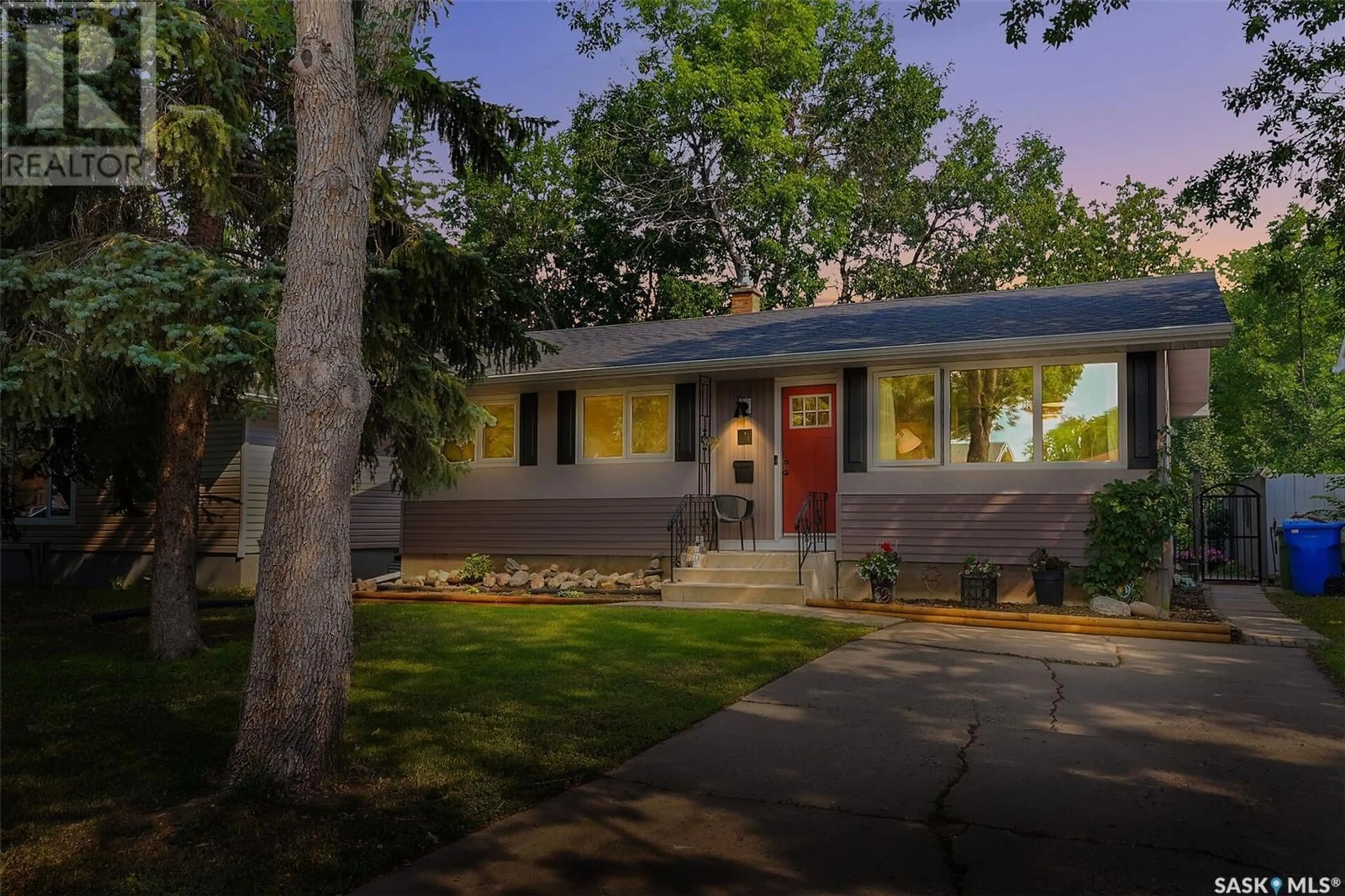 Home with vinyl exterior material, street for 71 BEDFORD CRESCENT, Regina Saskatchewan S4N1M9