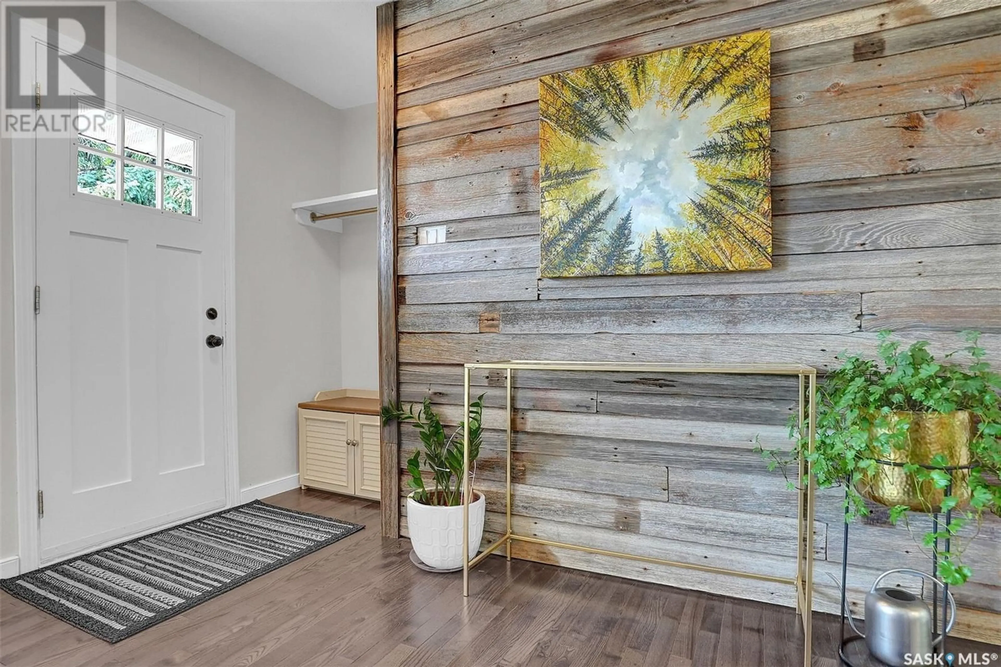 Indoor entryway for 71 BEDFORD CRESCENT, Regina Saskatchewan S4N1M9