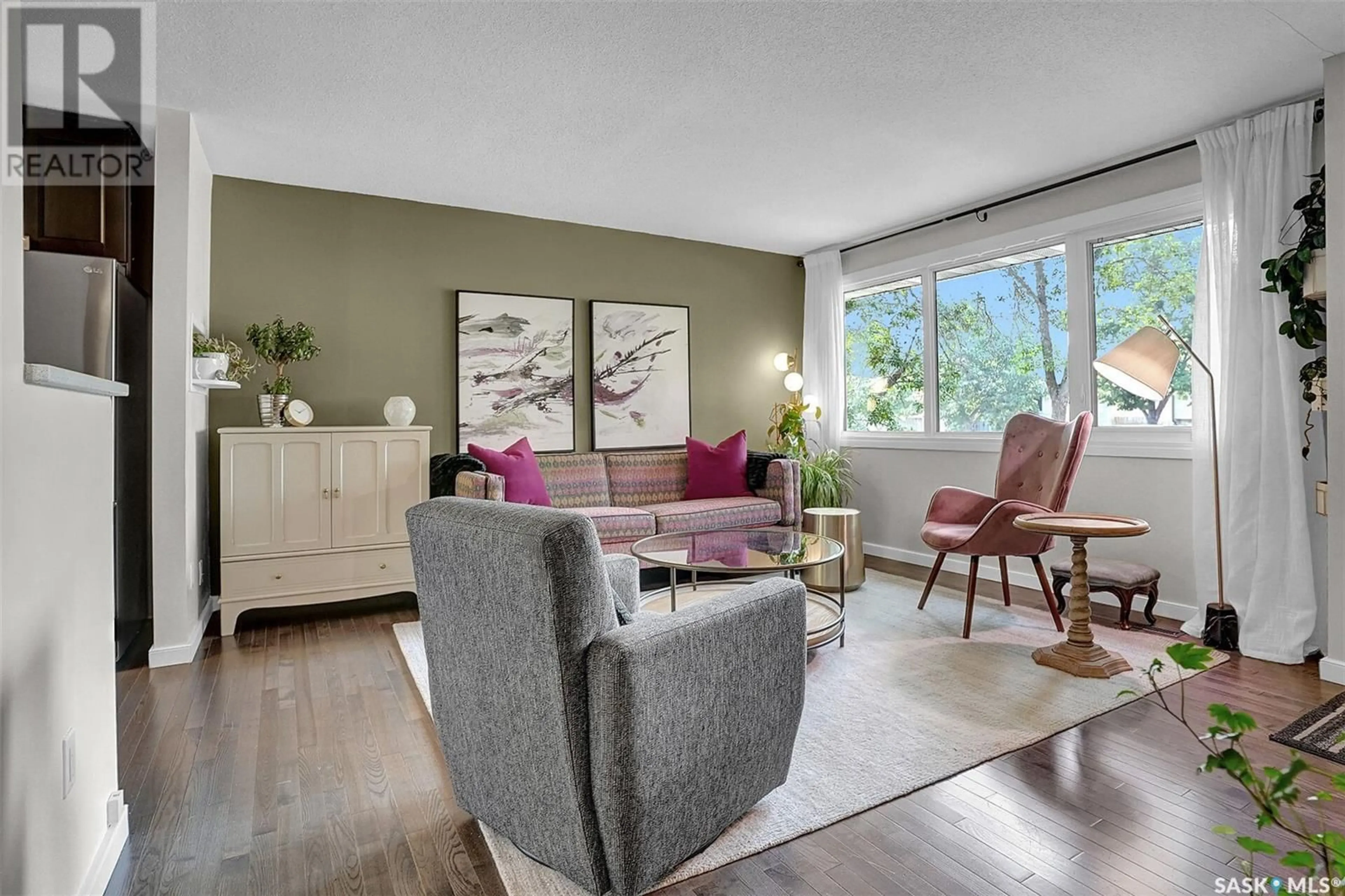 Living room with furniture, wood/laminate floor for 71 BEDFORD CRESCENT, Regina Saskatchewan S4N1M9