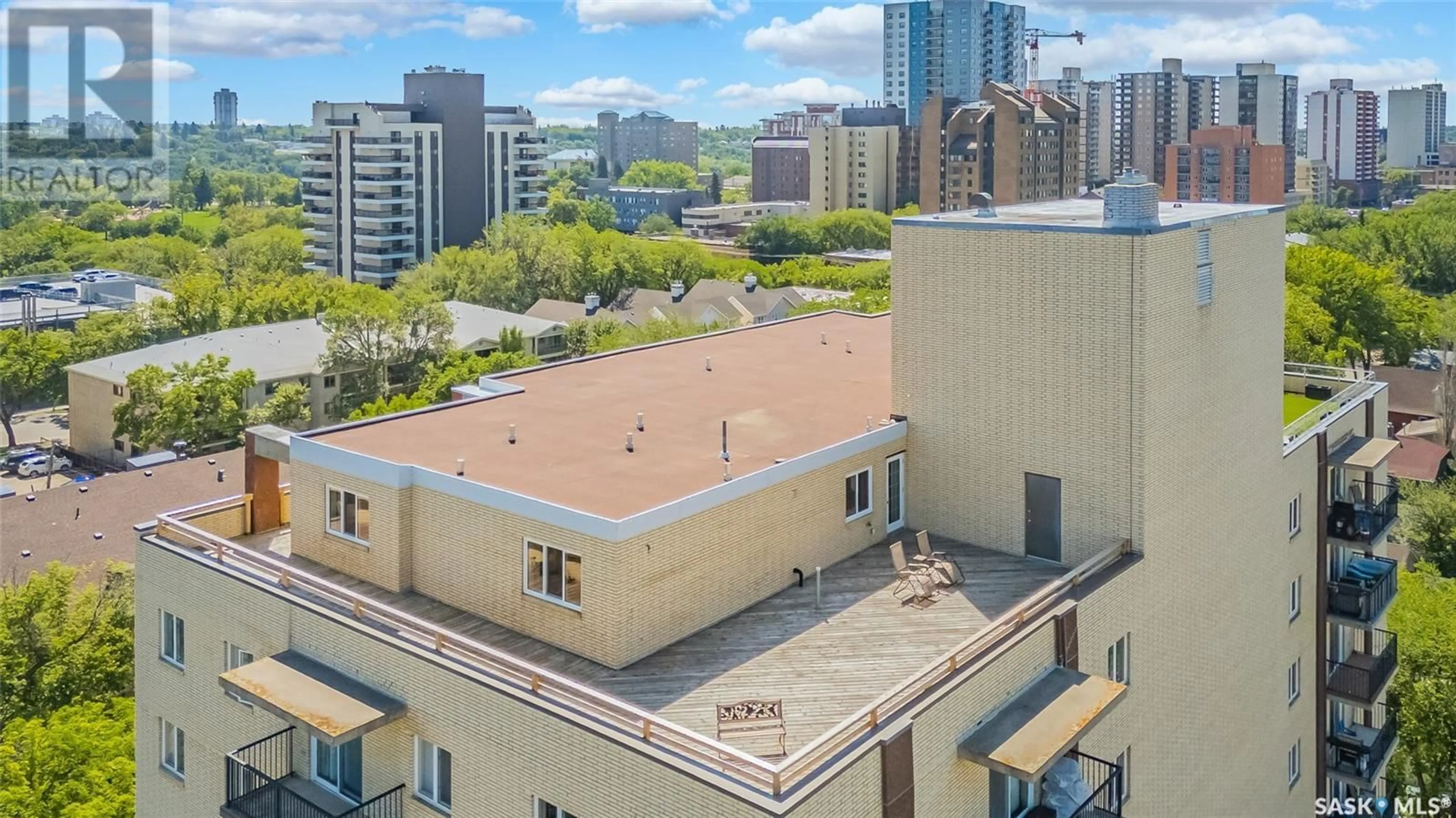 A pic from outside/outdoor area/front of a property/back of a property/a pic from drone, city buildings view from balcony for Penthouse B - 537 4TH AVENUE, Saskatoon Saskatchewan S7K2M6