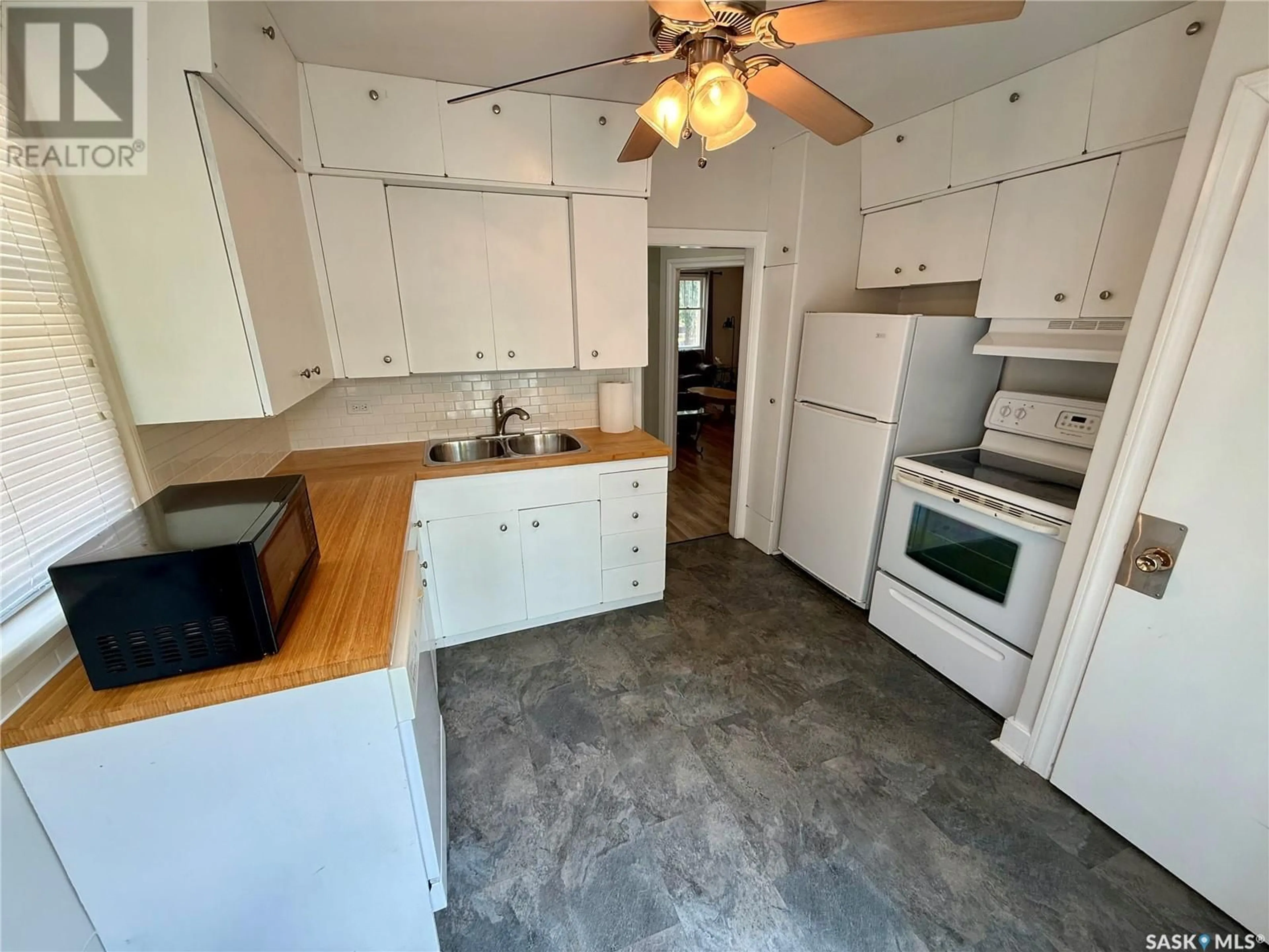 Standard kitchen, unknown for 2734 WALLACE STREET, Regina Saskatchewan S4N4B2