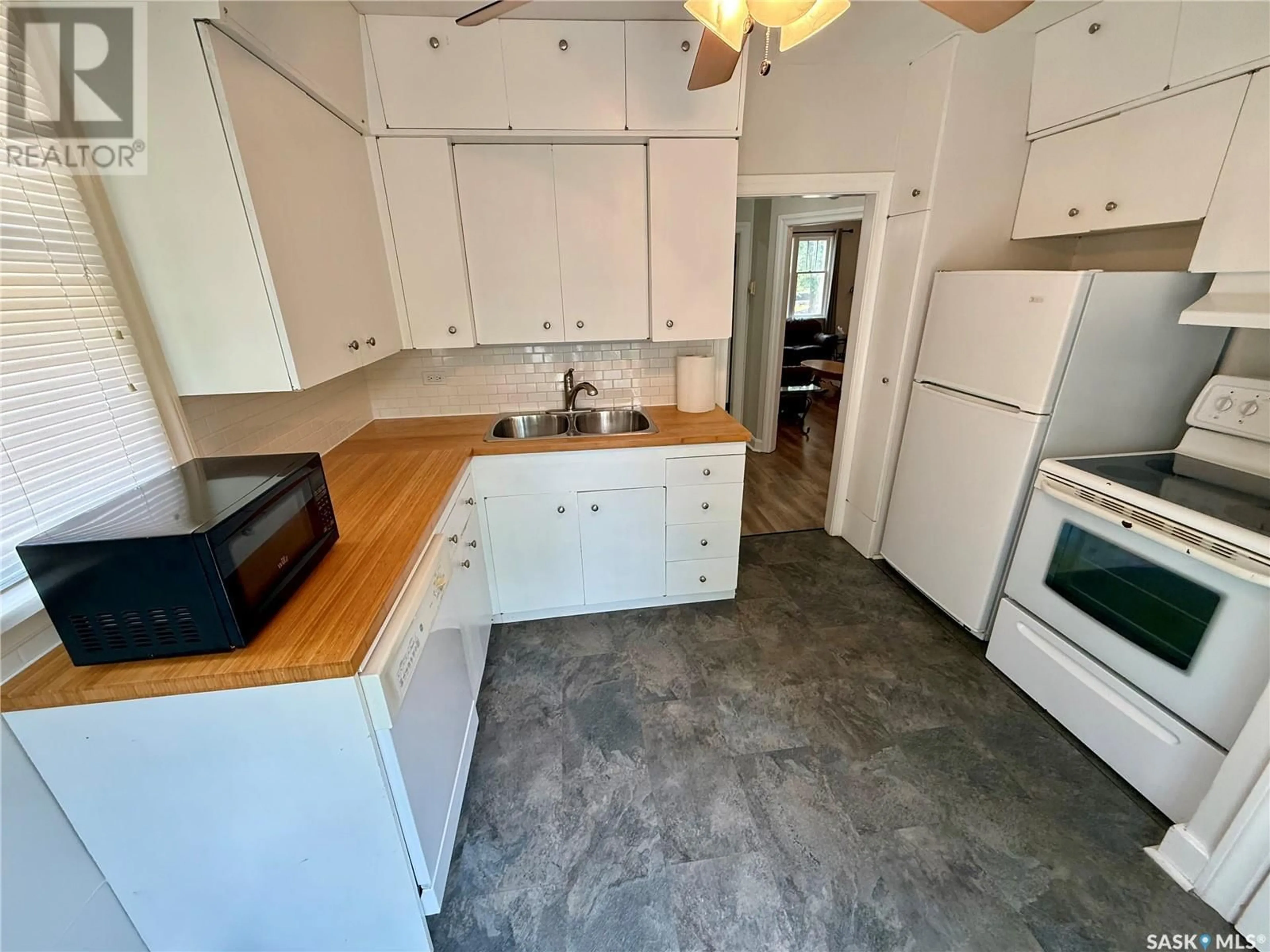 Standard kitchen, unknown for 2734 WALLACE STREET, Regina Saskatchewan S4N4B2
