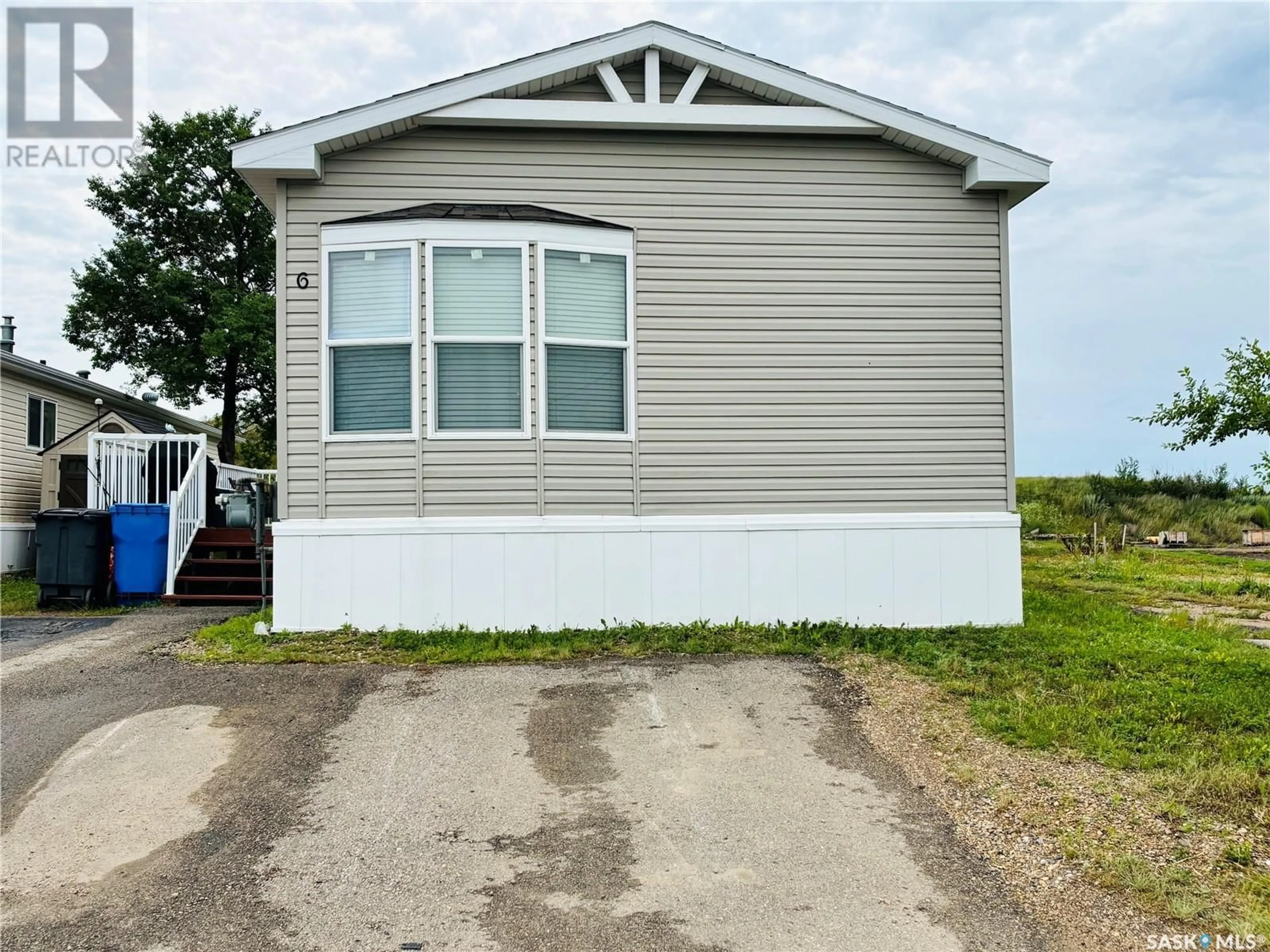 Home with vinyl exterior material, unknown for 6 2004 ALICE ROAD, Estevan Saskatchewan S4A3A7