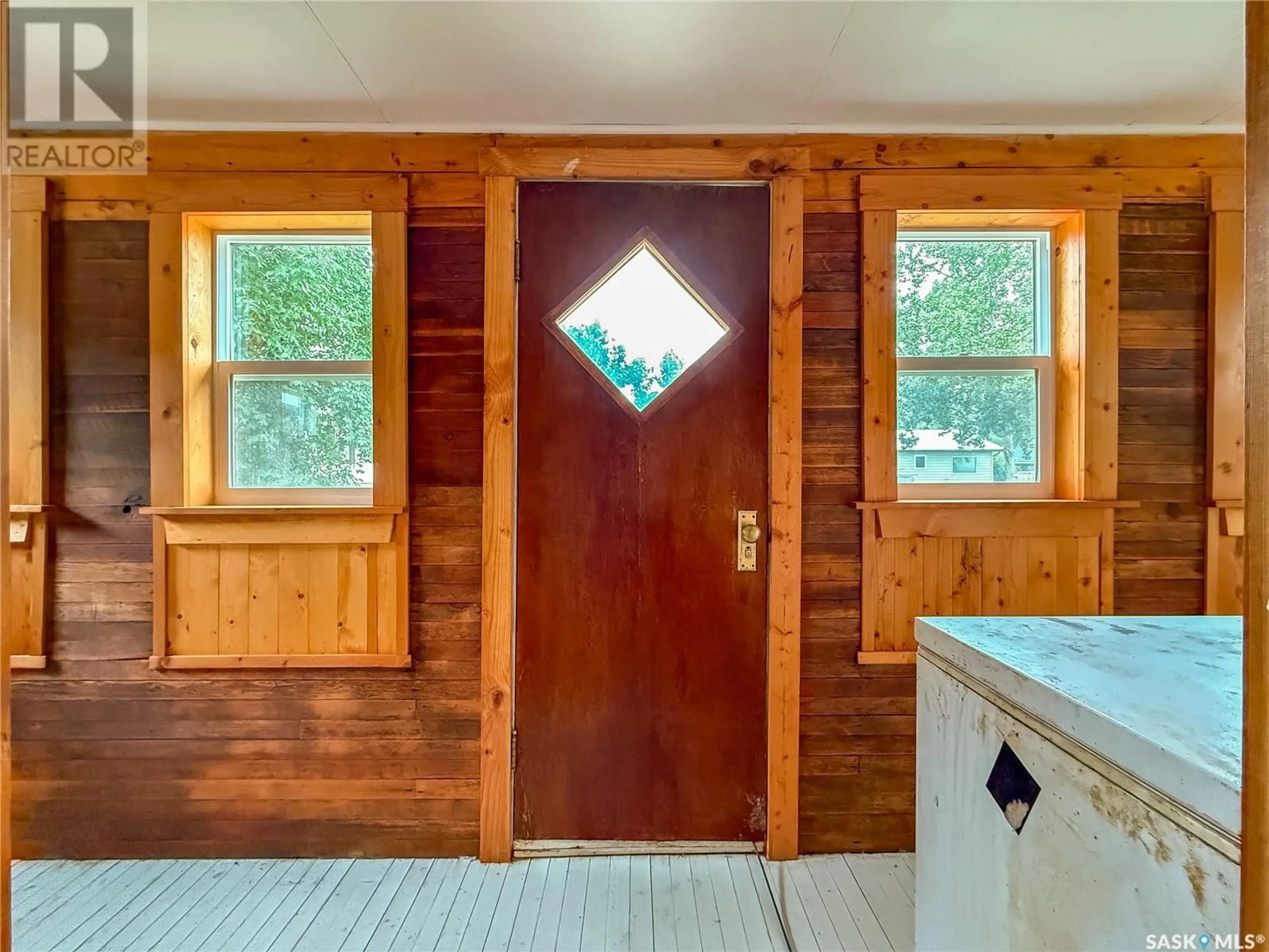 Indoor entryway for 224 FRONT STREET, Eastend Saskatchewan S0N0T0