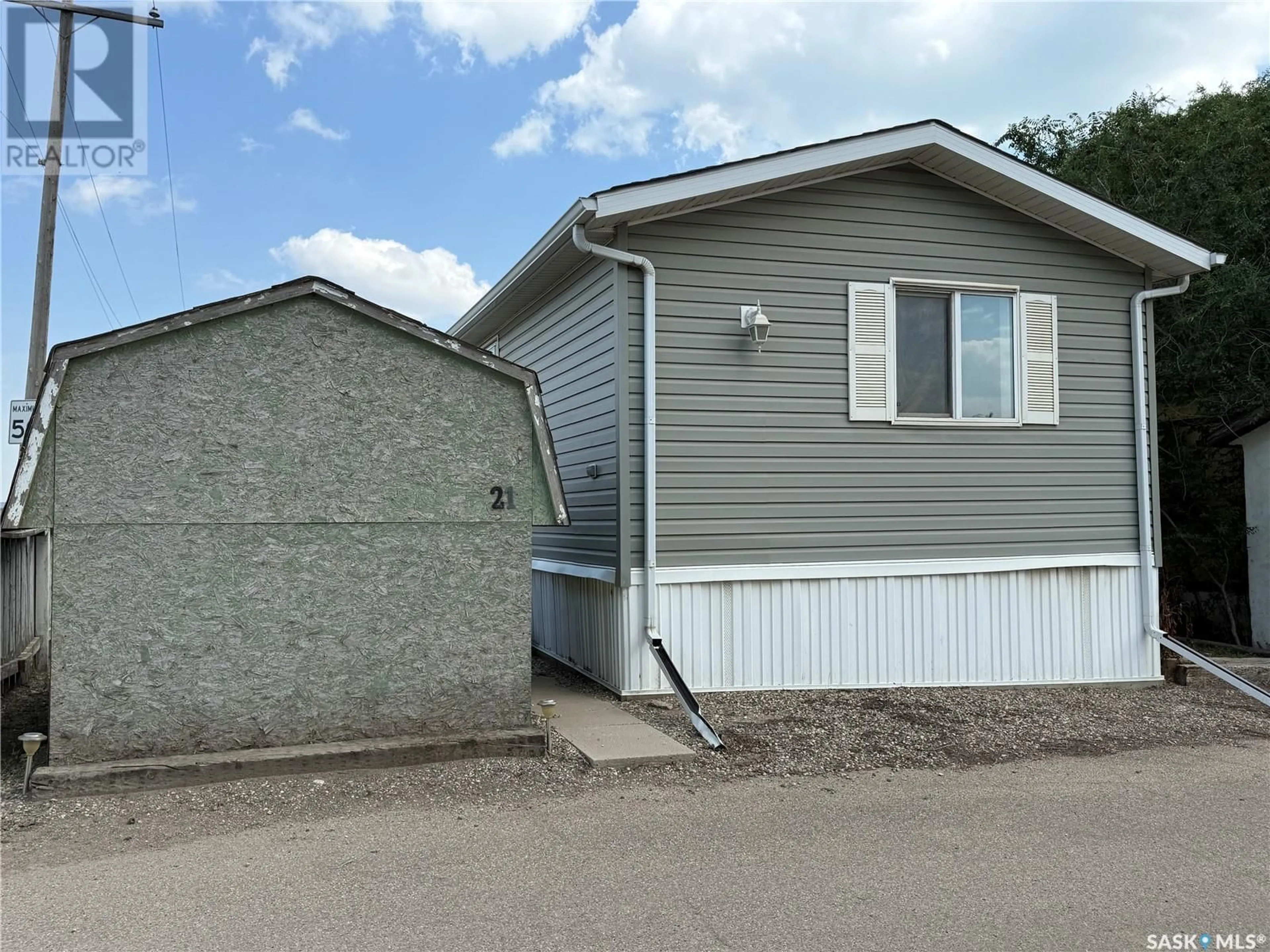 Home with vinyl exterior material, street for 21 B AVENUE, Moose Jaw Saskatchewan S6H1P3