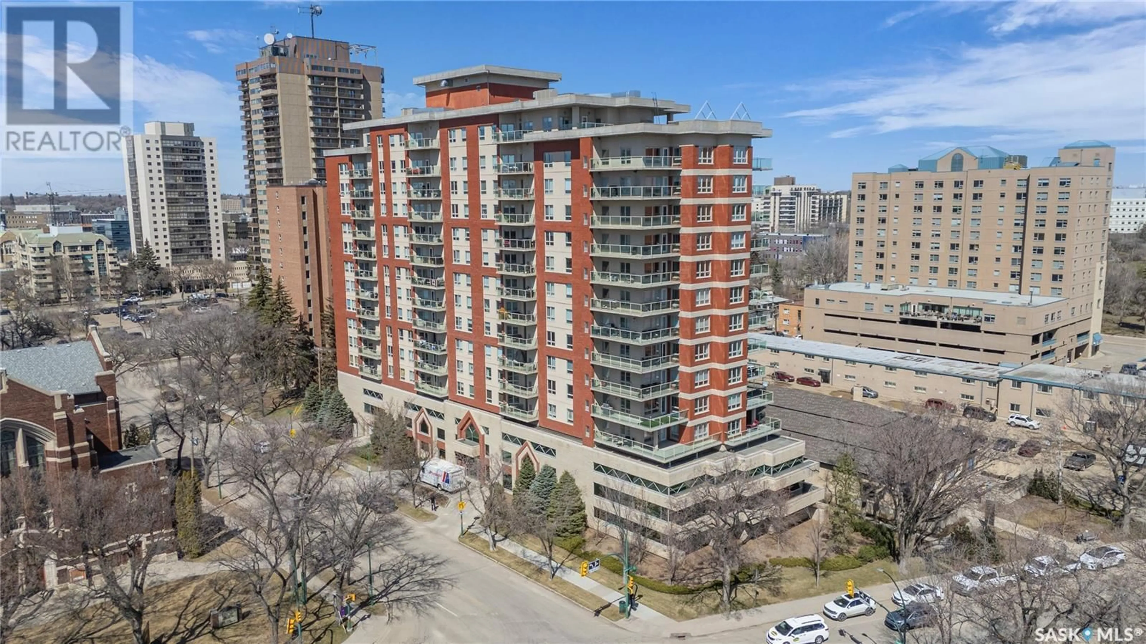 A pic from outside/outdoor area/front of a property/back of a property/a pic from drone, city buildings view from balcony for 902 - 1408 SPADINA CRESCENT, Saskatoon Saskatchewan S7K0G8