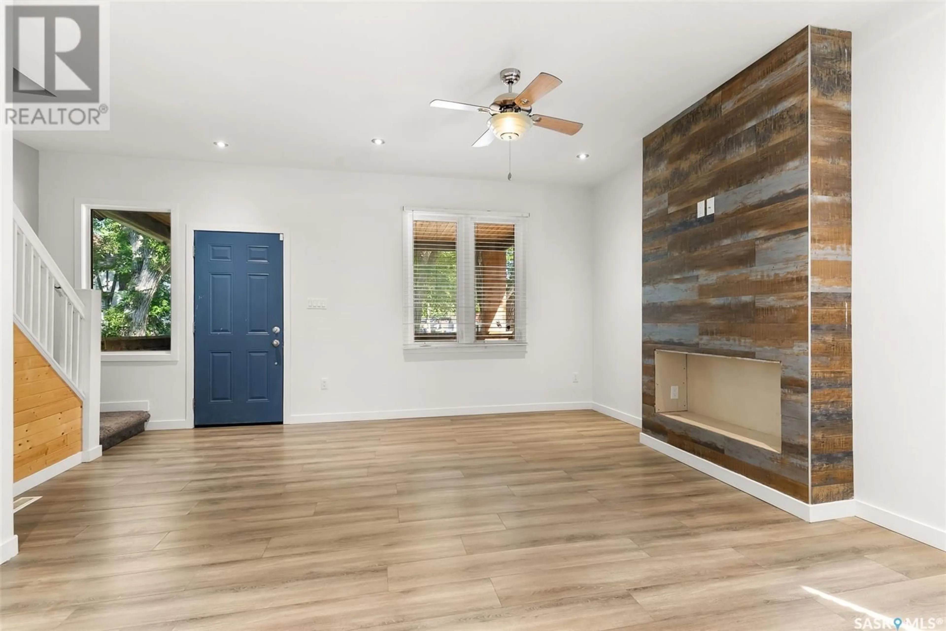 Indoor entryway for 2358 MONTREAL STREET, Regina Saskatchewan S4P1L8