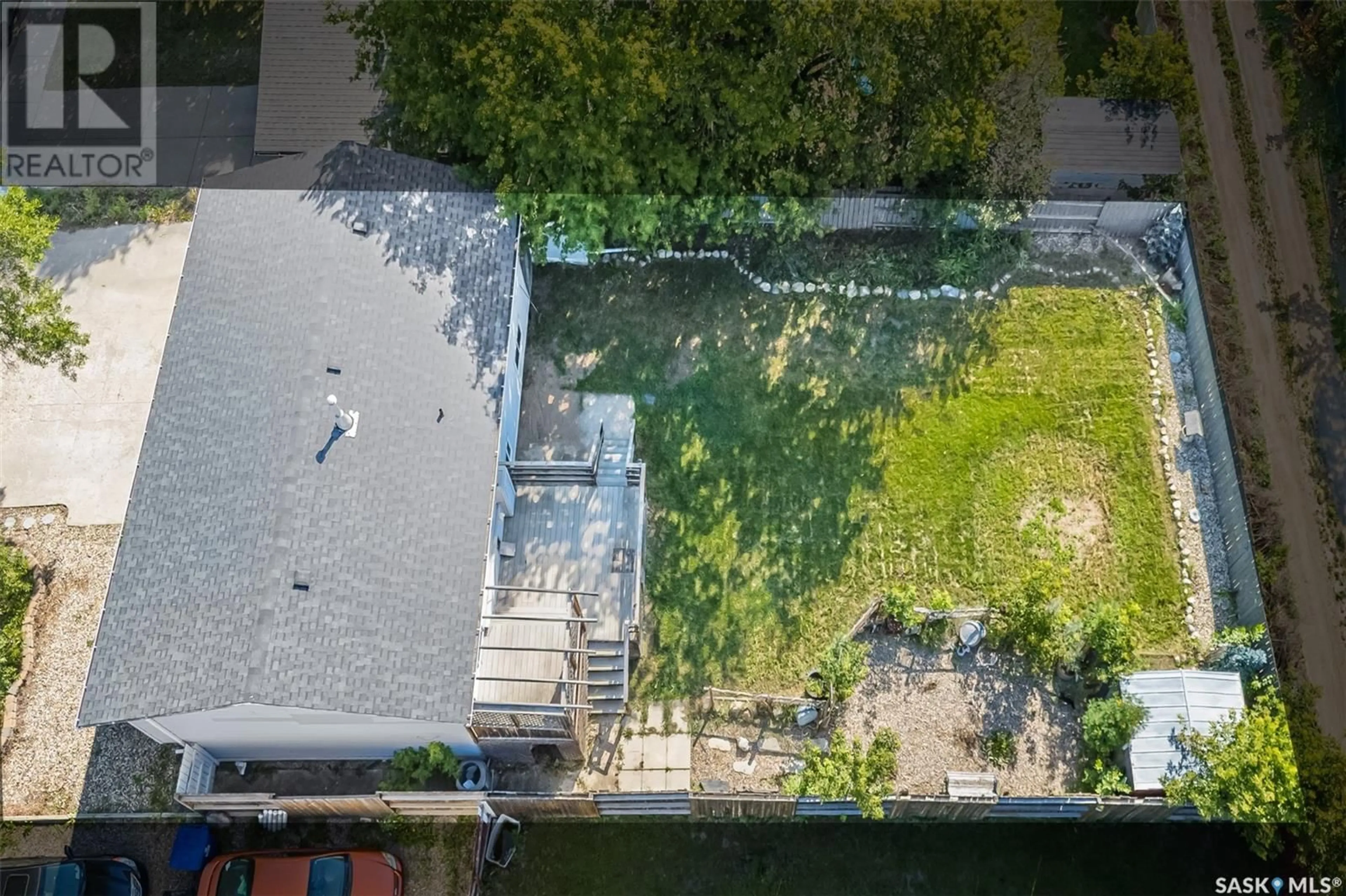 A pic from outside/outdoor area/front of a property/back of a property/a pic from drone, city buildings view from balcony for 511 MICHENER WAY, Saskatoon Saskatchewan S7L5V3