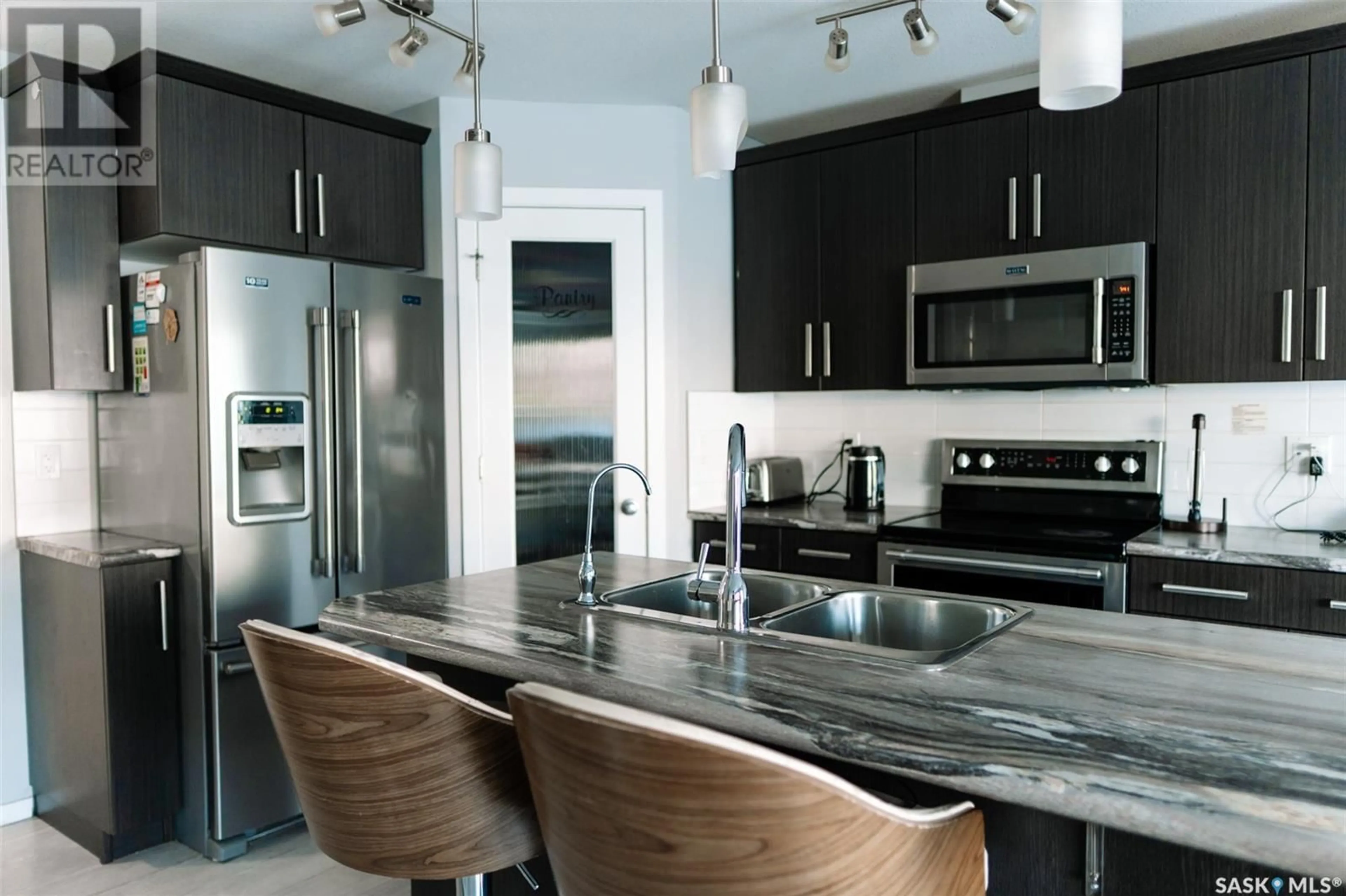 Contemporary kitchen, unknown for 3307 GREEN SANDCHERRY STREET, Regina Saskatchewan S4V3M2