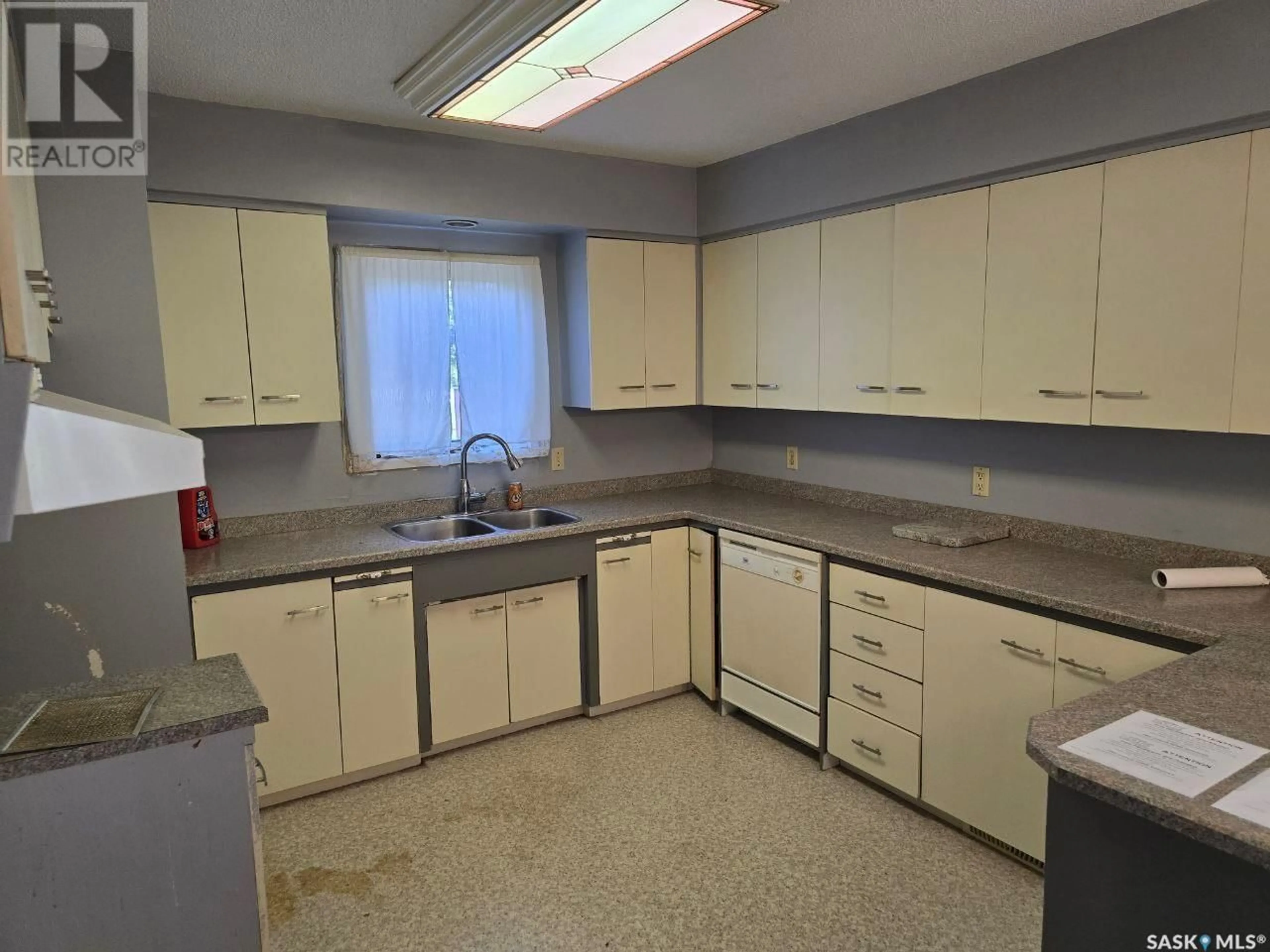 Standard kitchen, unknown for 104 REGIONAL PARK ROAD, Middle Lake Saskatchewan S0K0J9