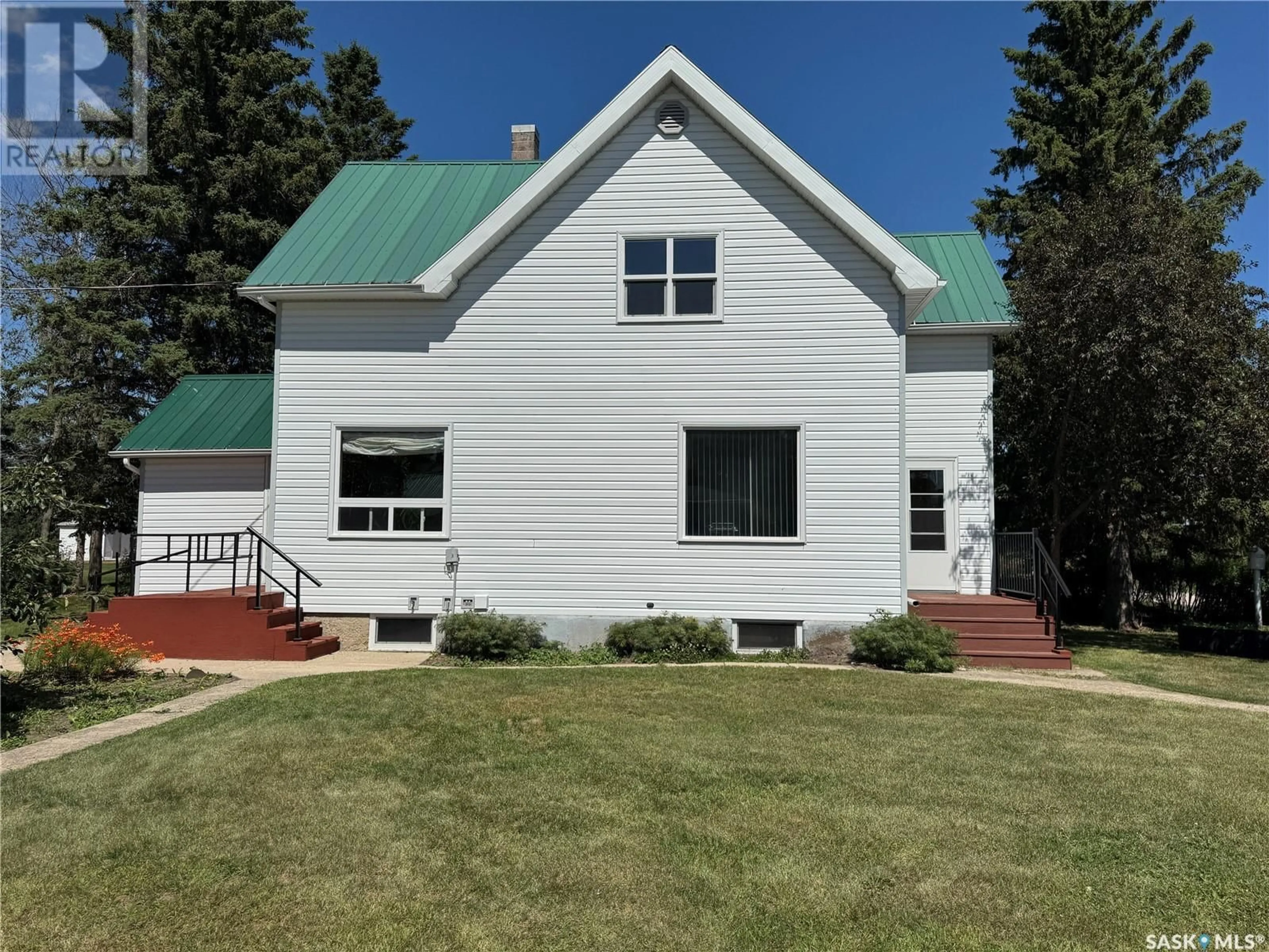 Home with vinyl exterior material, building for 521 MAIN STREET, Raymore Saskatchewan S0A3J0