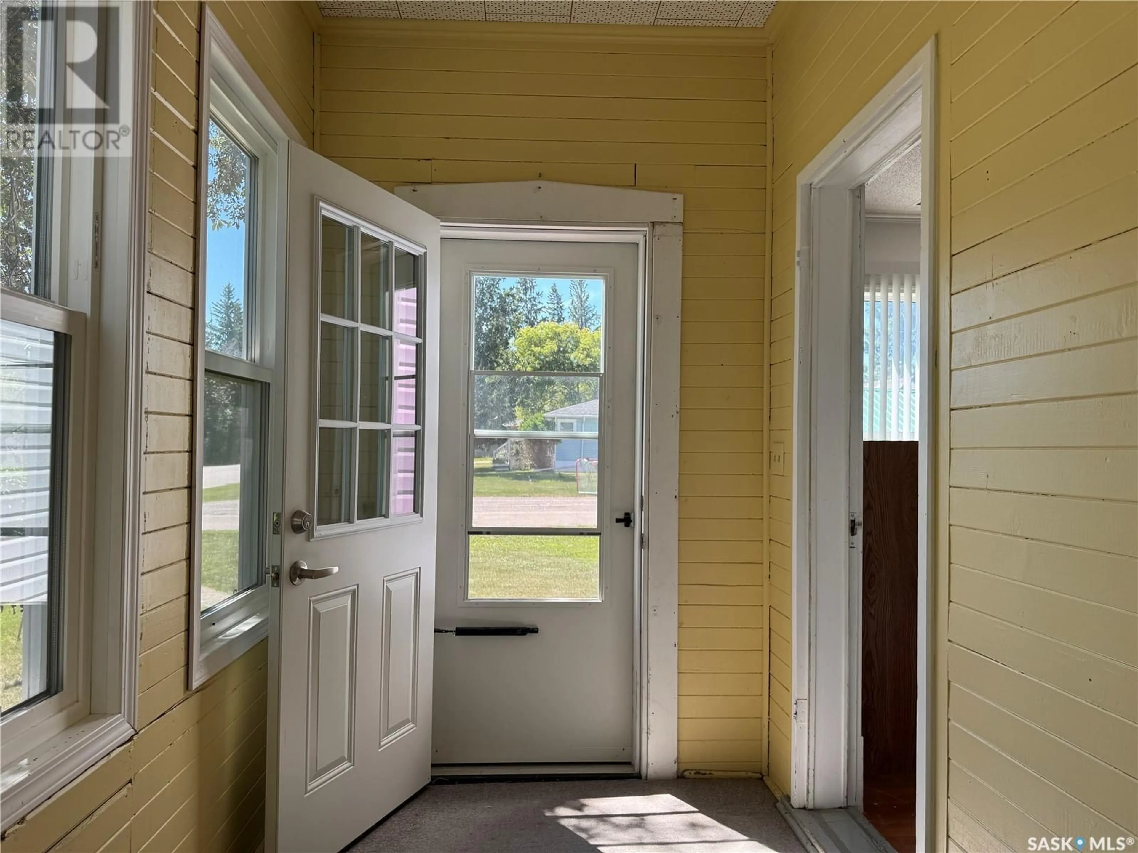 Indoor entryway for 521 MAIN STREET, Raymore Saskatchewan S0A3J0