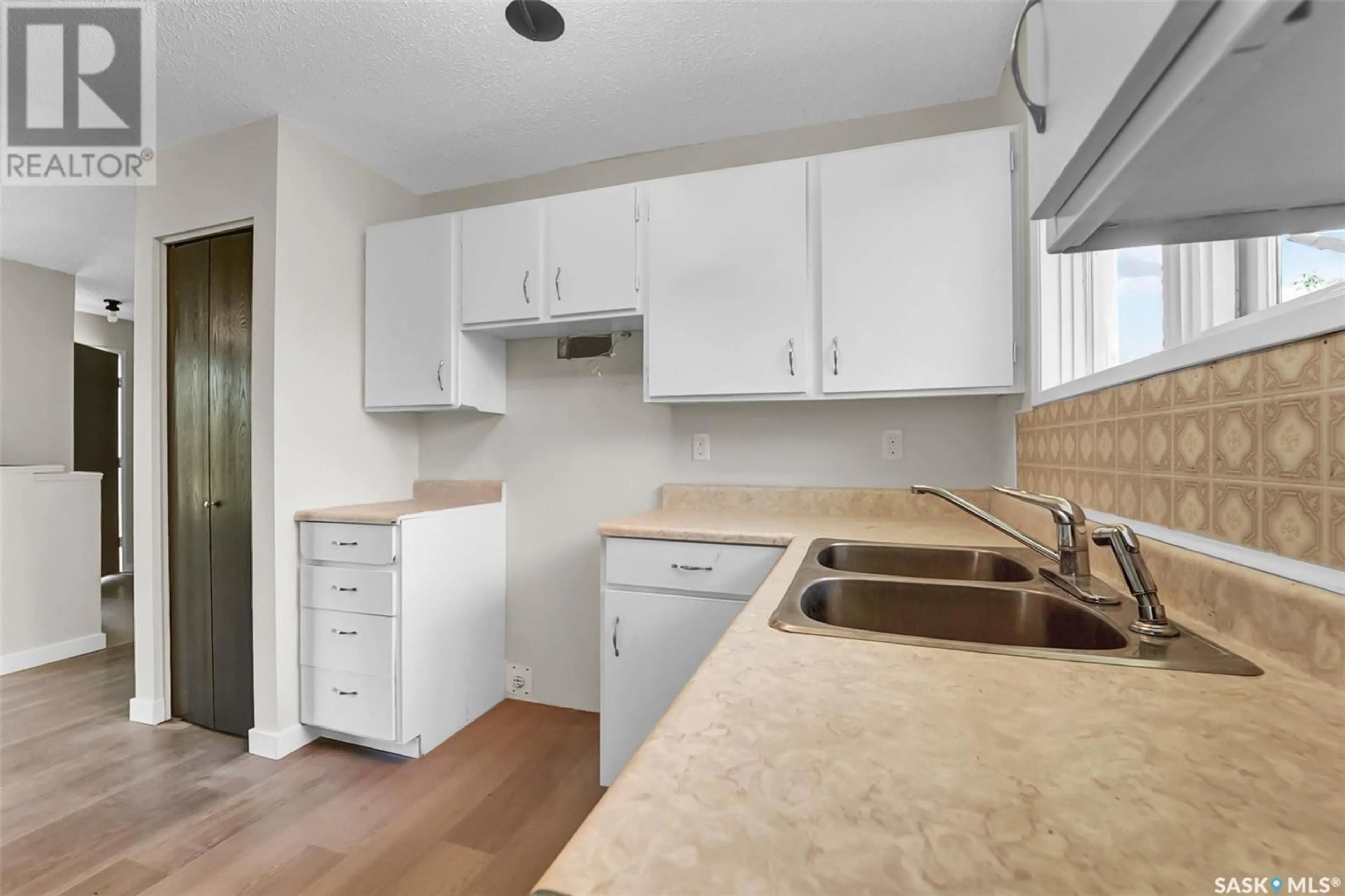 Standard kitchen, unknown for 105 HUDEK AVENUE, Hafford Saskatchewan S0J1A0