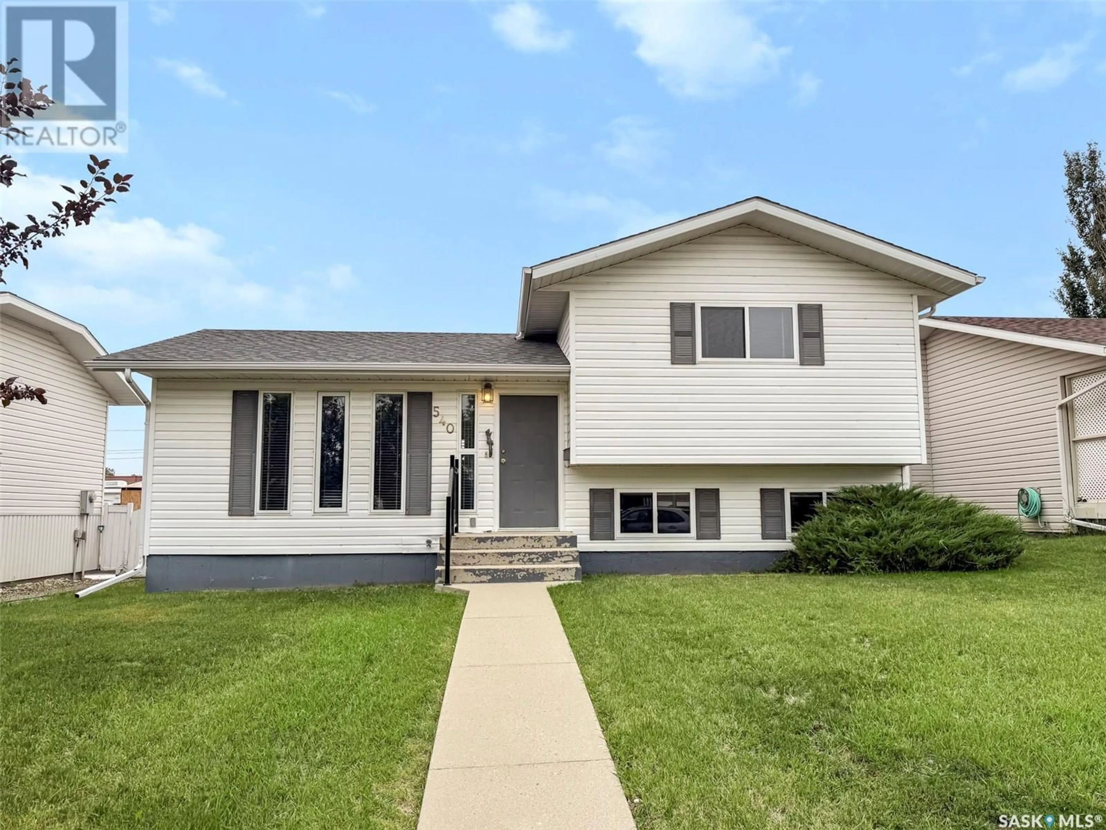 Home with vinyl exterior material, street for 540 6TH AVENUE, Swift Current Saskatchewan S9H0Y6
