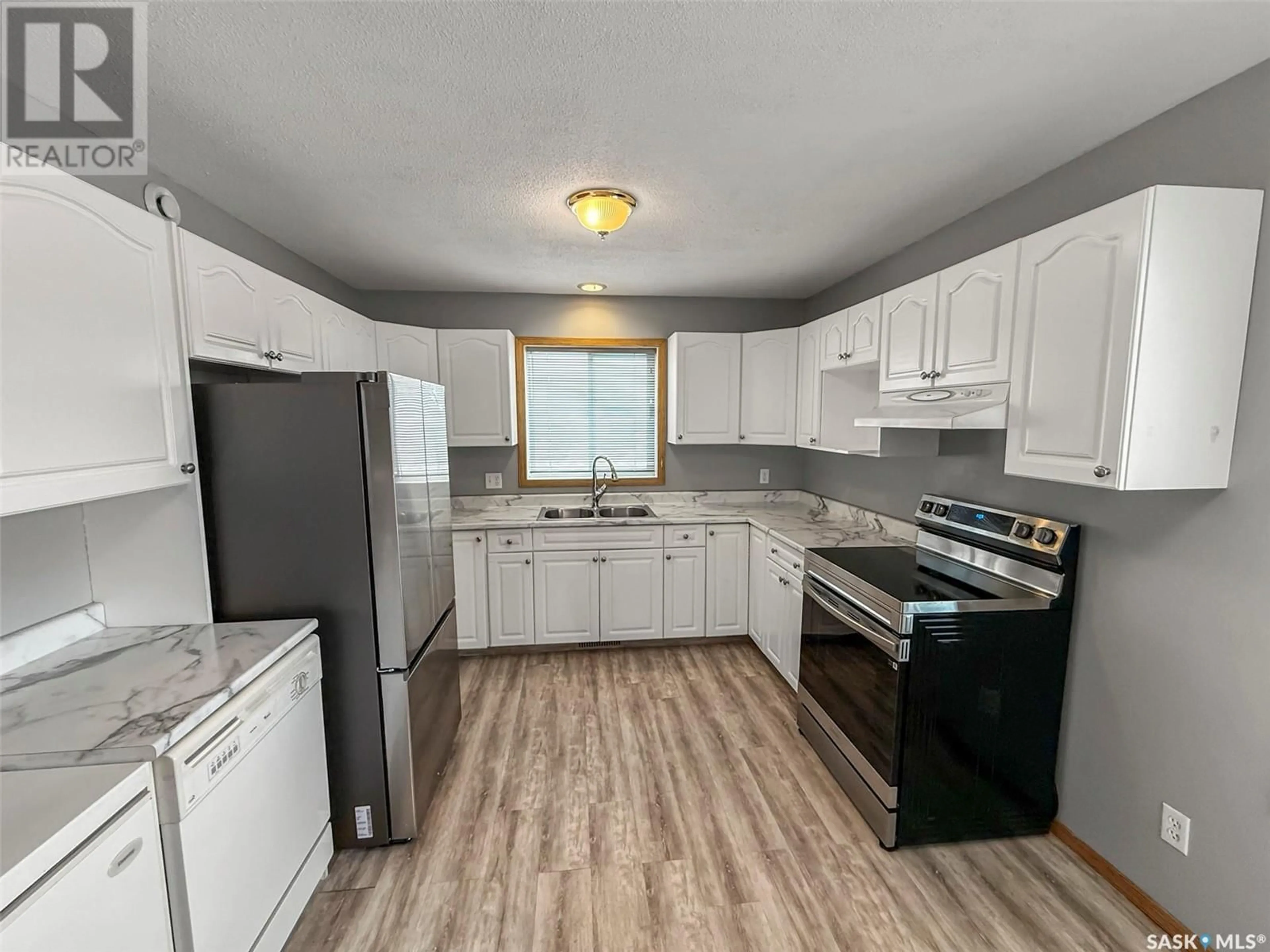Standard kitchen, unknown for 540 6TH AVENUE, Swift Current Saskatchewan S9H0Y6