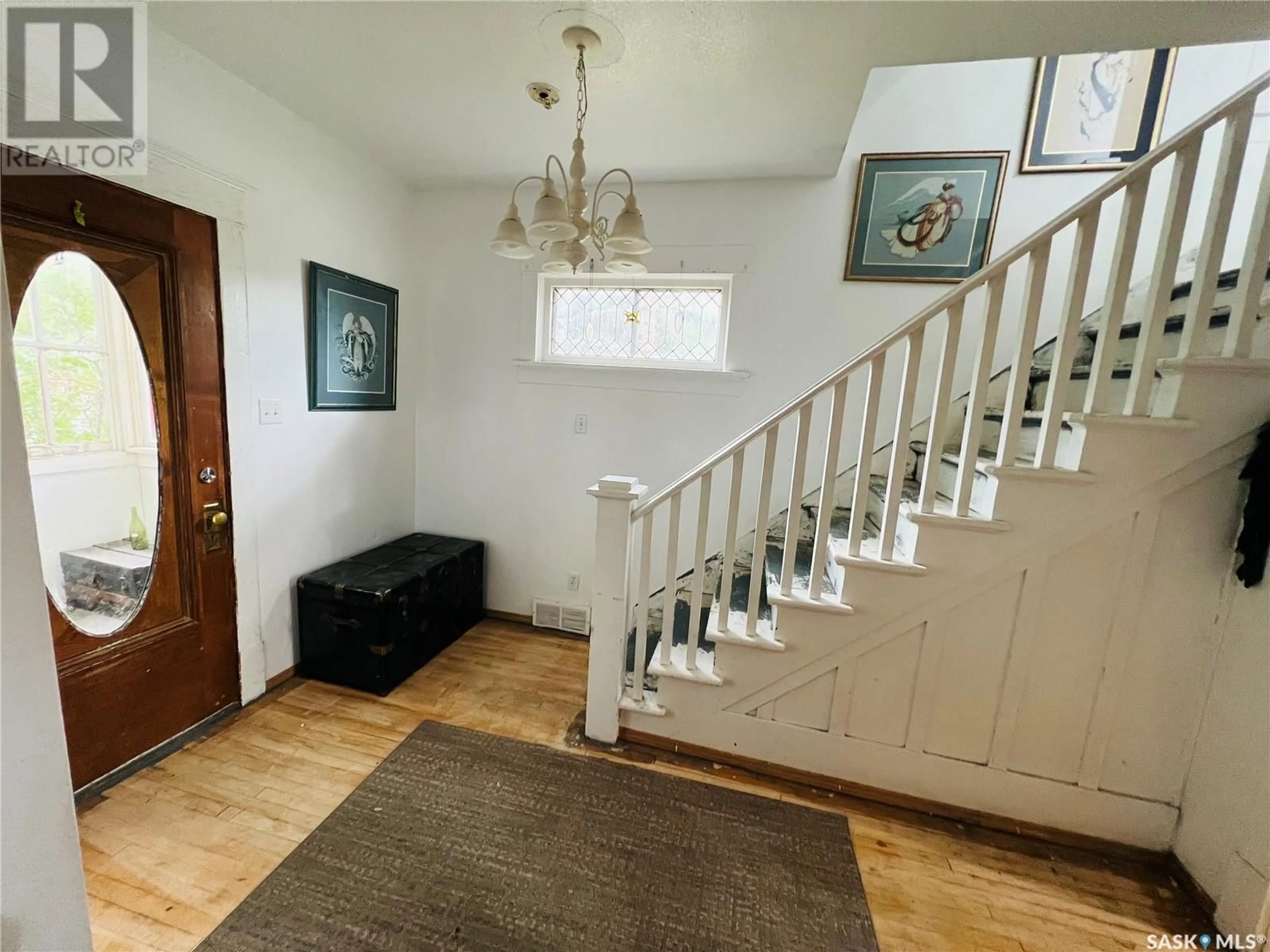 Indoor foyer for 475 1ST AVENUE, Swift Current Saskatchewan S9H0N3