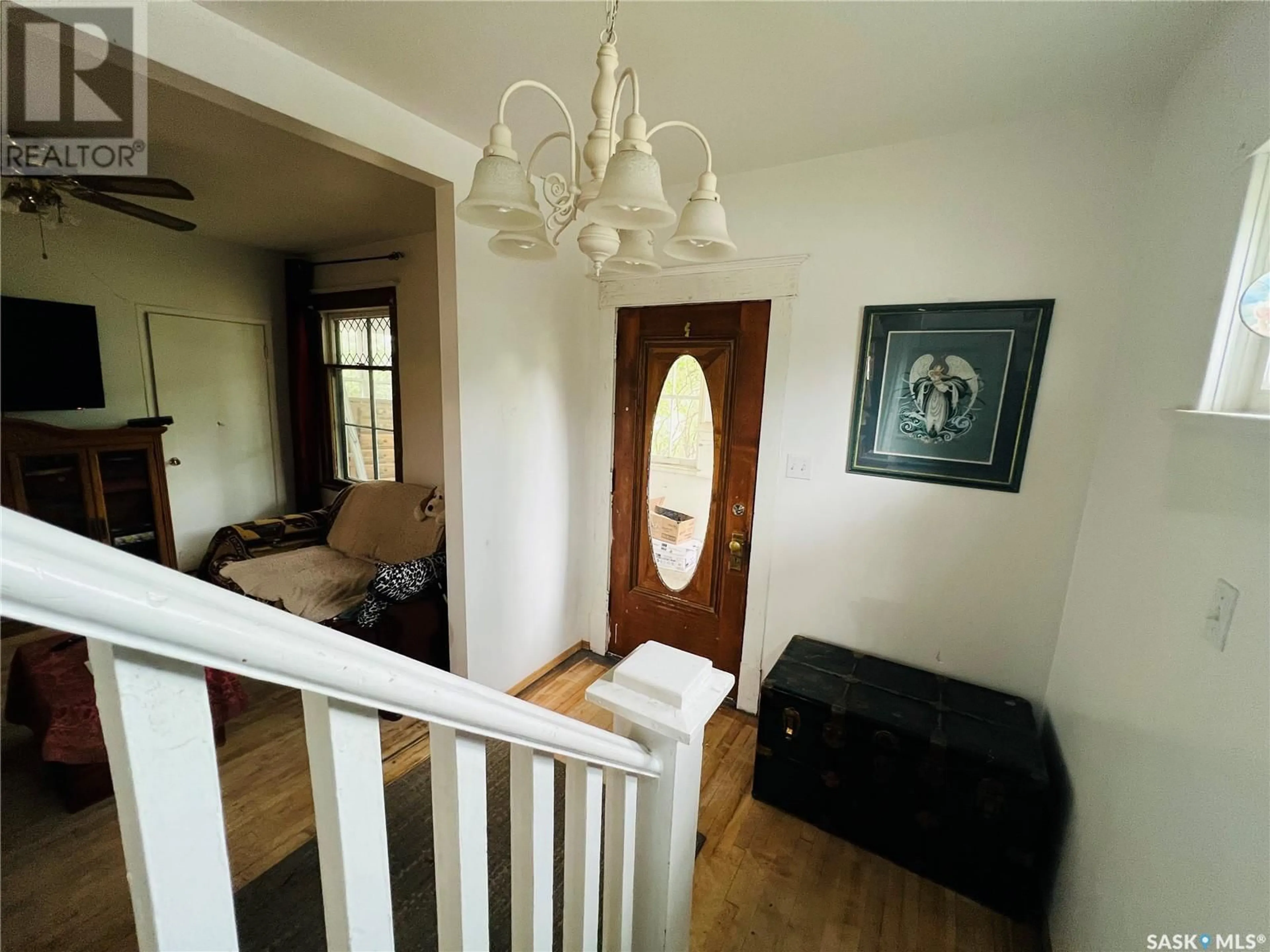 Indoor foyer for 475 1ST AVENUE, Swift Current Saskatchewan S9H0N3