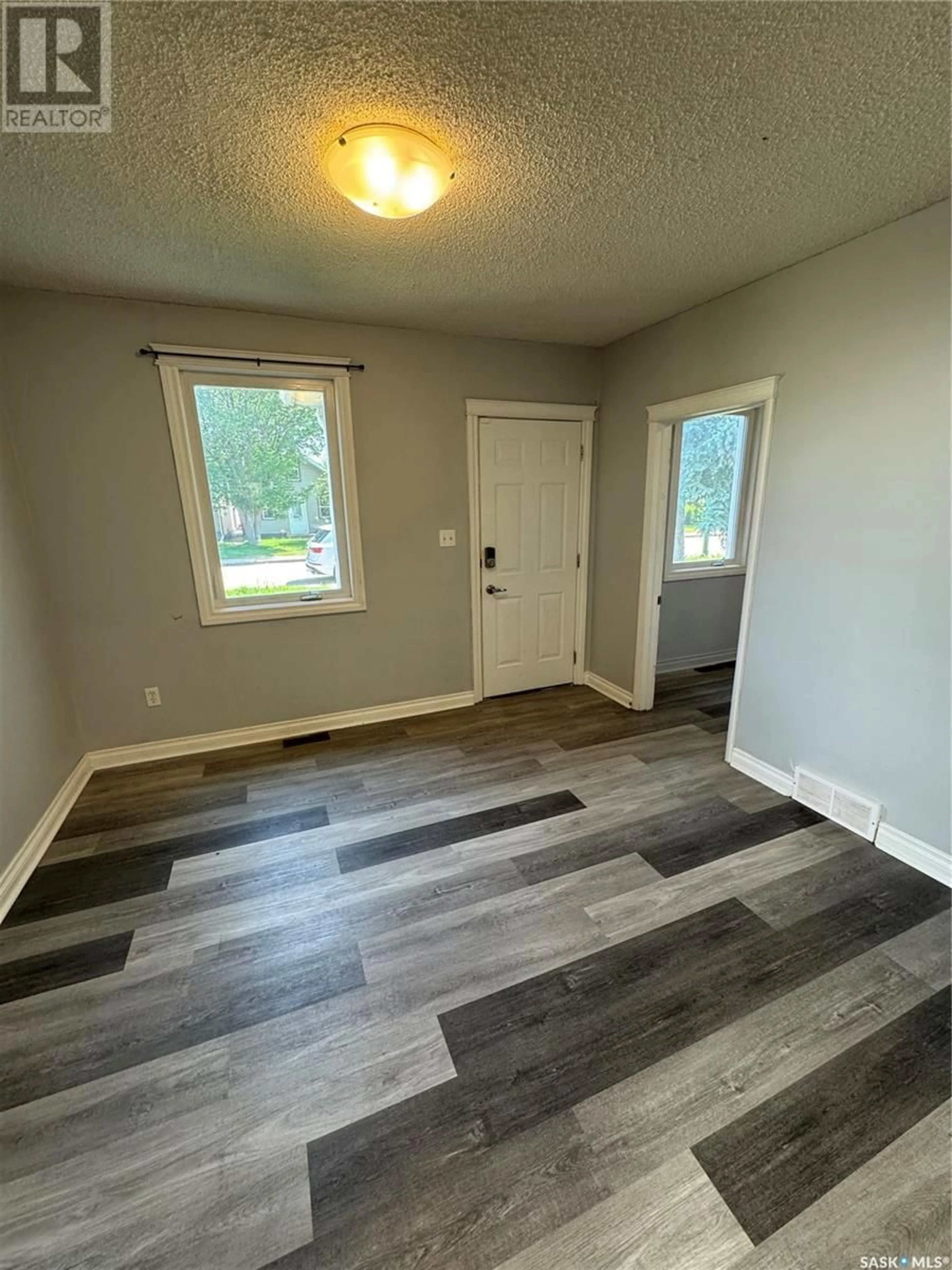 A pic of a room for 719 N AVENUE S, Saskatoon Saskatchewan S7M2P1