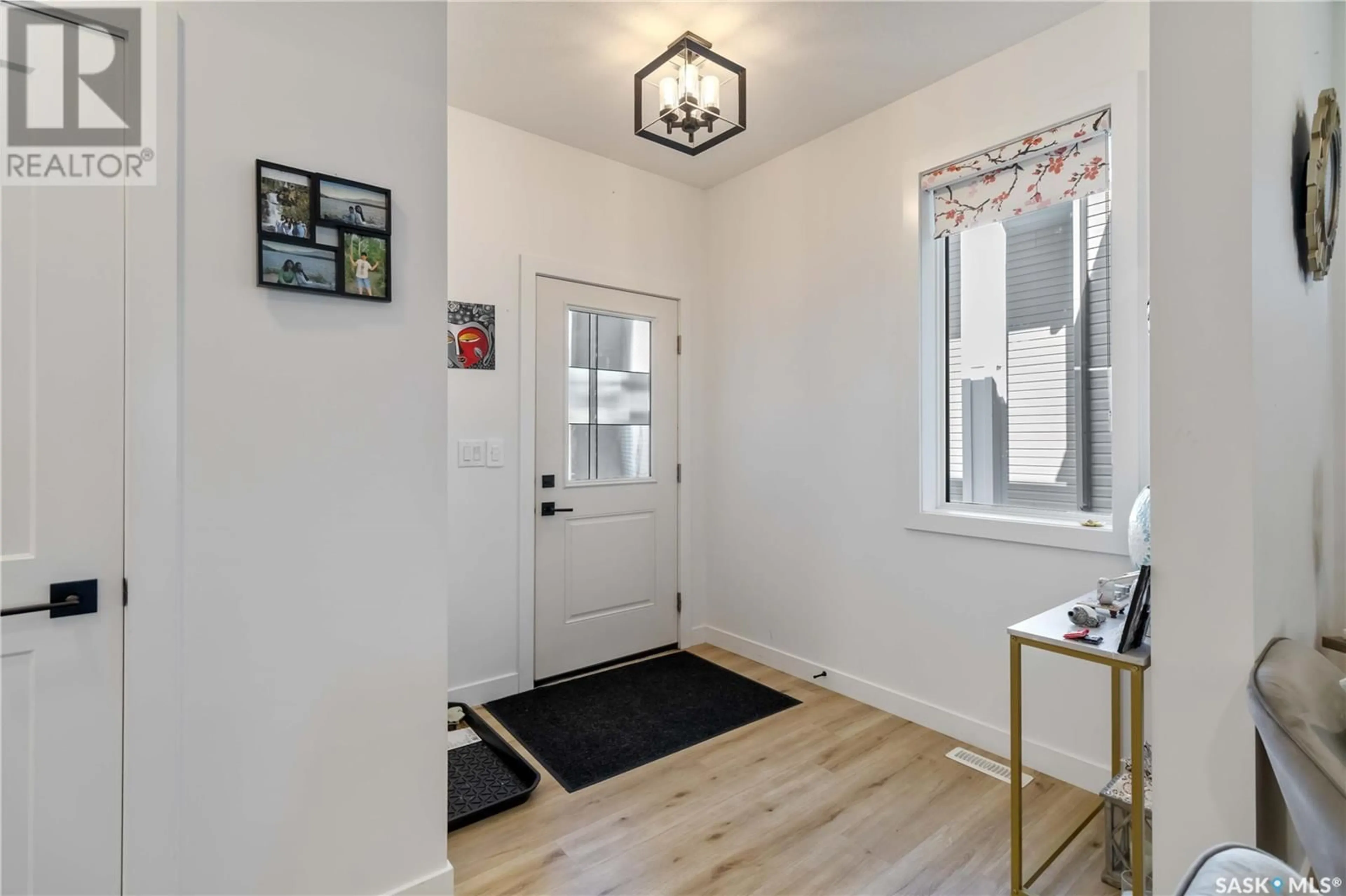 Indoor entryway for 148 BARRETT STREET, Saskatoon Saskatchewan S7W0Z7
