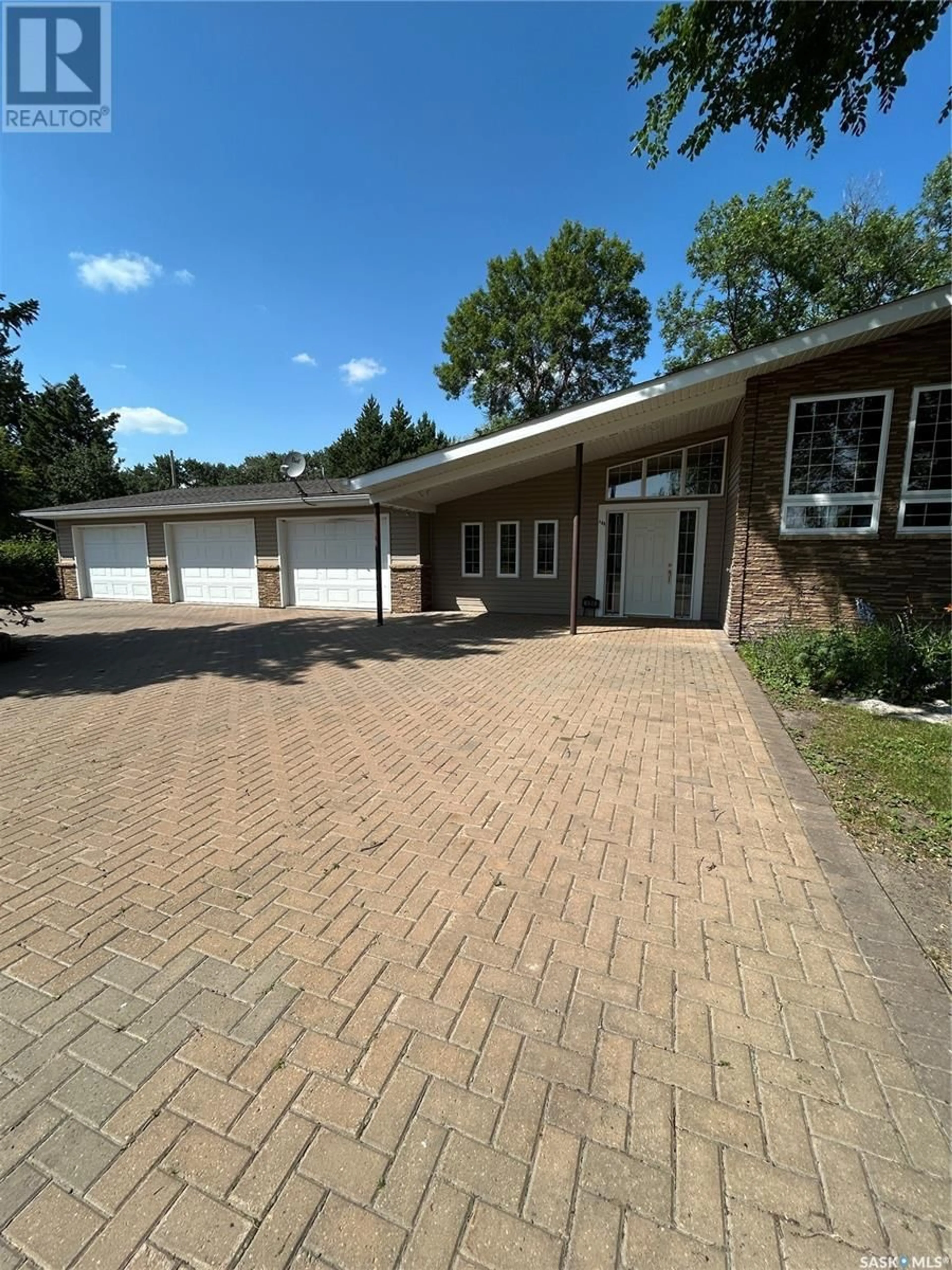 A pic from outside/outdoor area/front of a property/back of a property/a pic from drone, street for 406 1ST AVENUE, Kelvington Saskatchewan S0A1W0