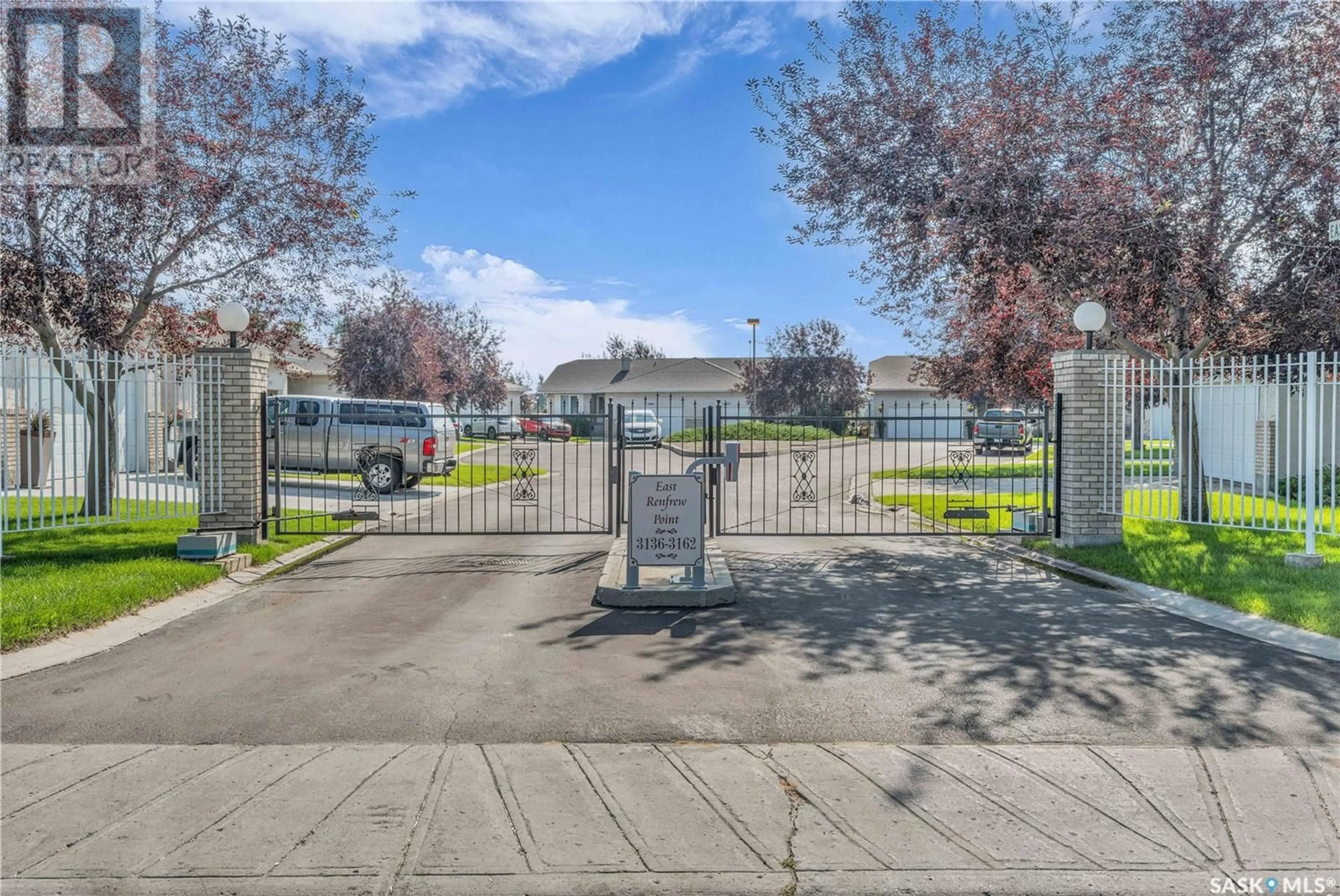 A pic from outside/outdoor area/front of a property/back of a property/a pic from drone, street for 3140 RENFREW POINT, Regina Saskatchewan S4V2Y3
