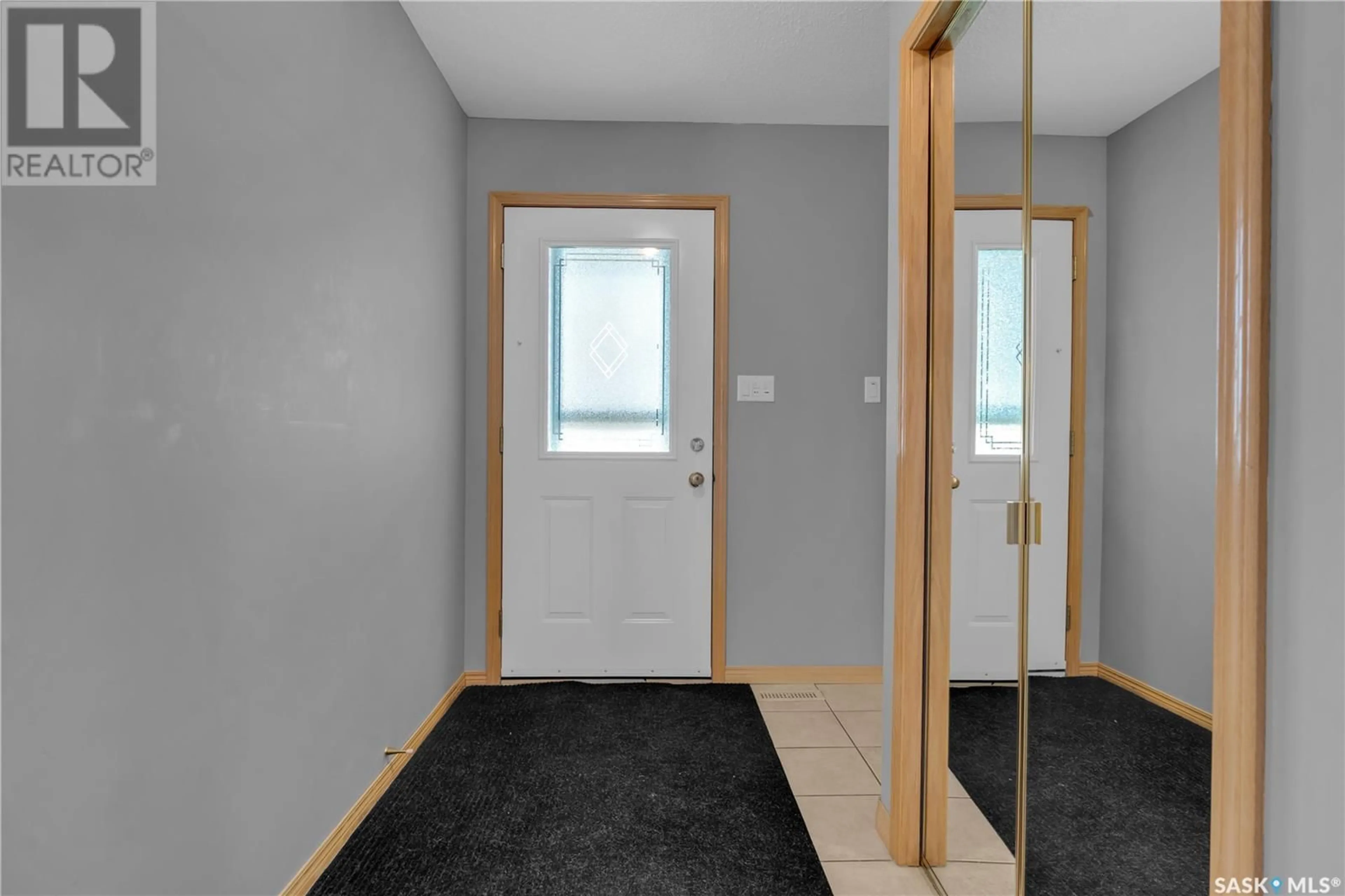 Indoor entryway for 3140 RENFREW POINT, Regina Saskatchewan S4V2Y3