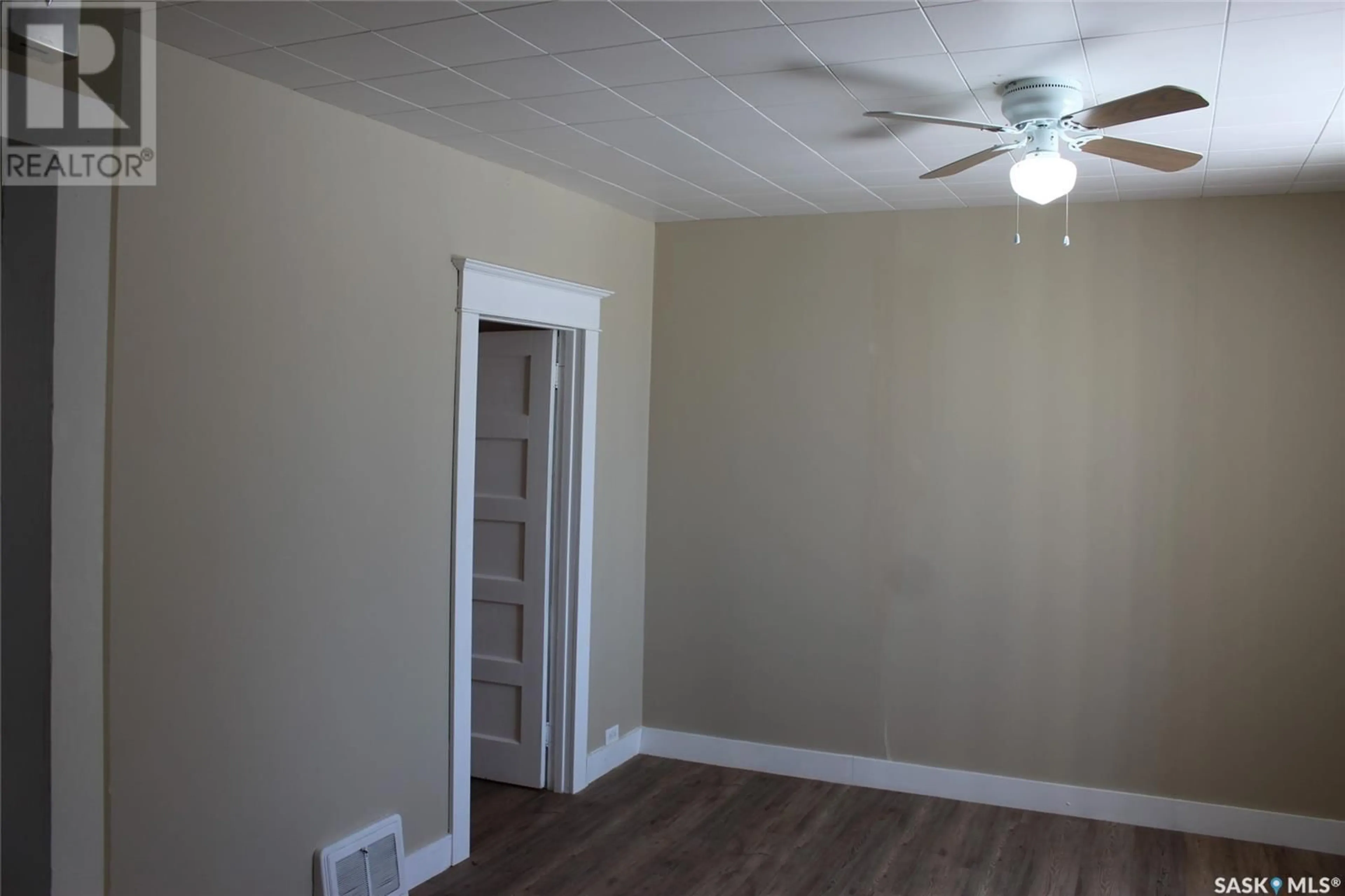 A pic of a room for 410 MAIN STREET, Climax Saskatchewan S0N0N0