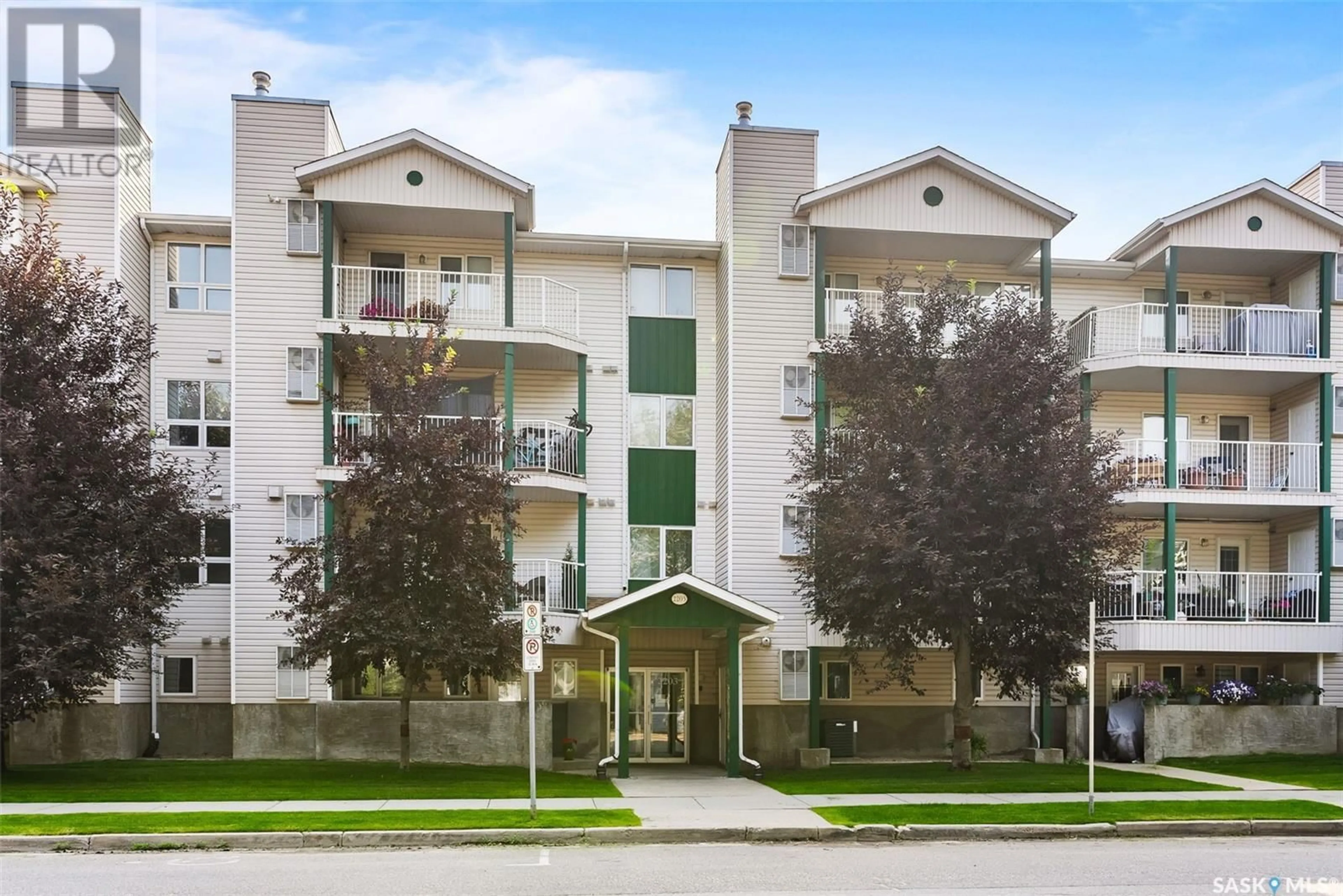 Patio, unknown for 202 - 2203 ANGUS STREET, Regina Saskatchewan S4T2A3