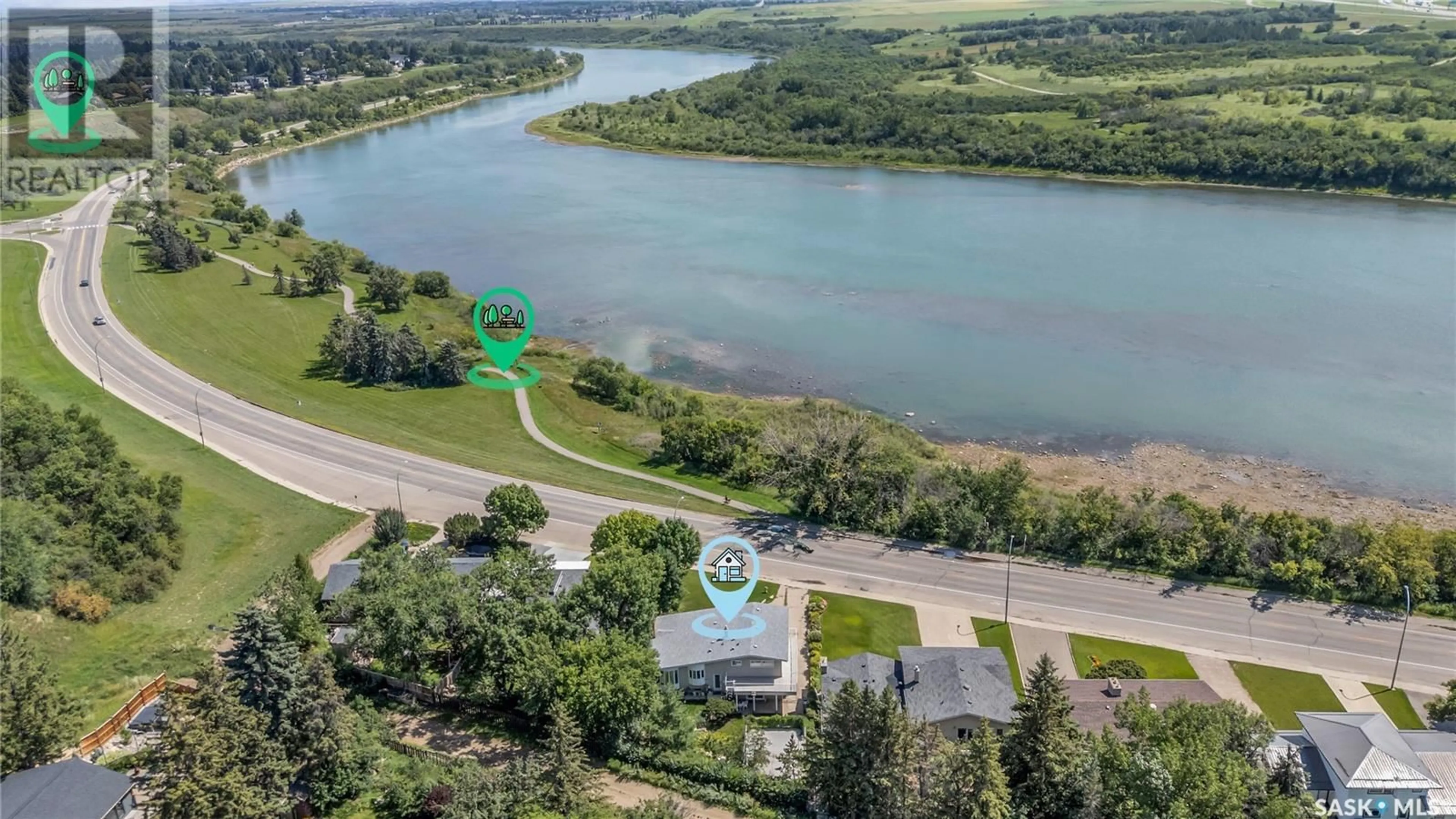 A pic from outside/outdoor area/front of a property/back of a property/a pic from drone, water/lake/river/ocean view for 2121 SPADINA CRESCENT, Saskatoon Saskatchewan S7K0C9