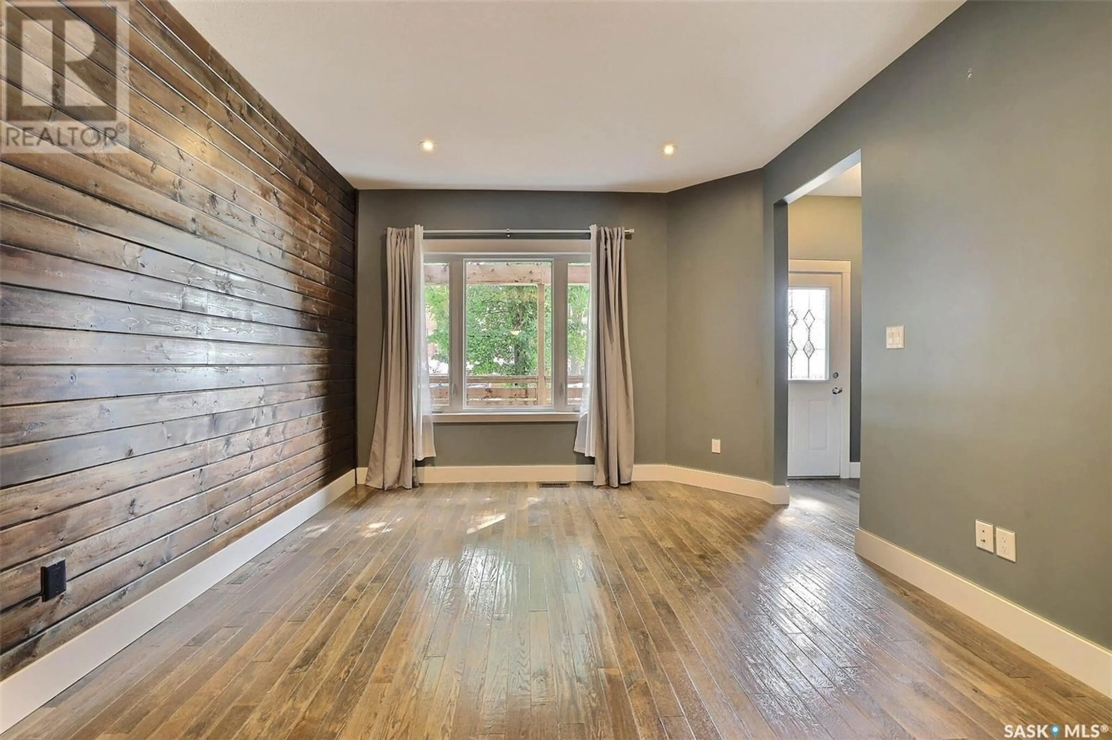 Indoor entryway for 2248 HALIFAX STREET, Regina Saskatchewan S4P1V2