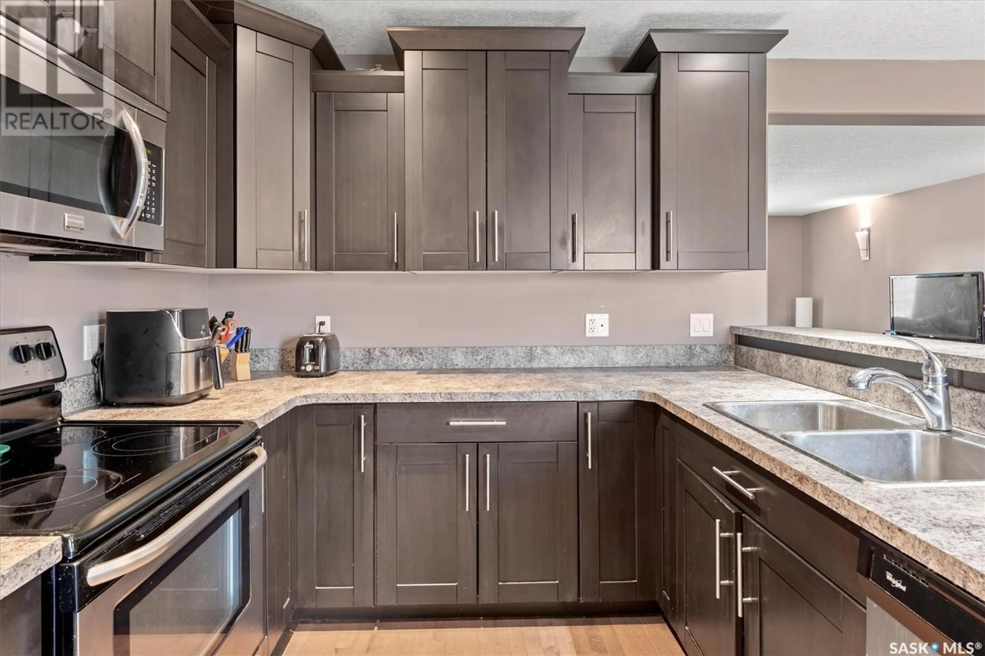 Contemporary kitchen, ceramic/tile floor for 286 WYANT LANE, Saskatoon Saskatchewan S7W0L3