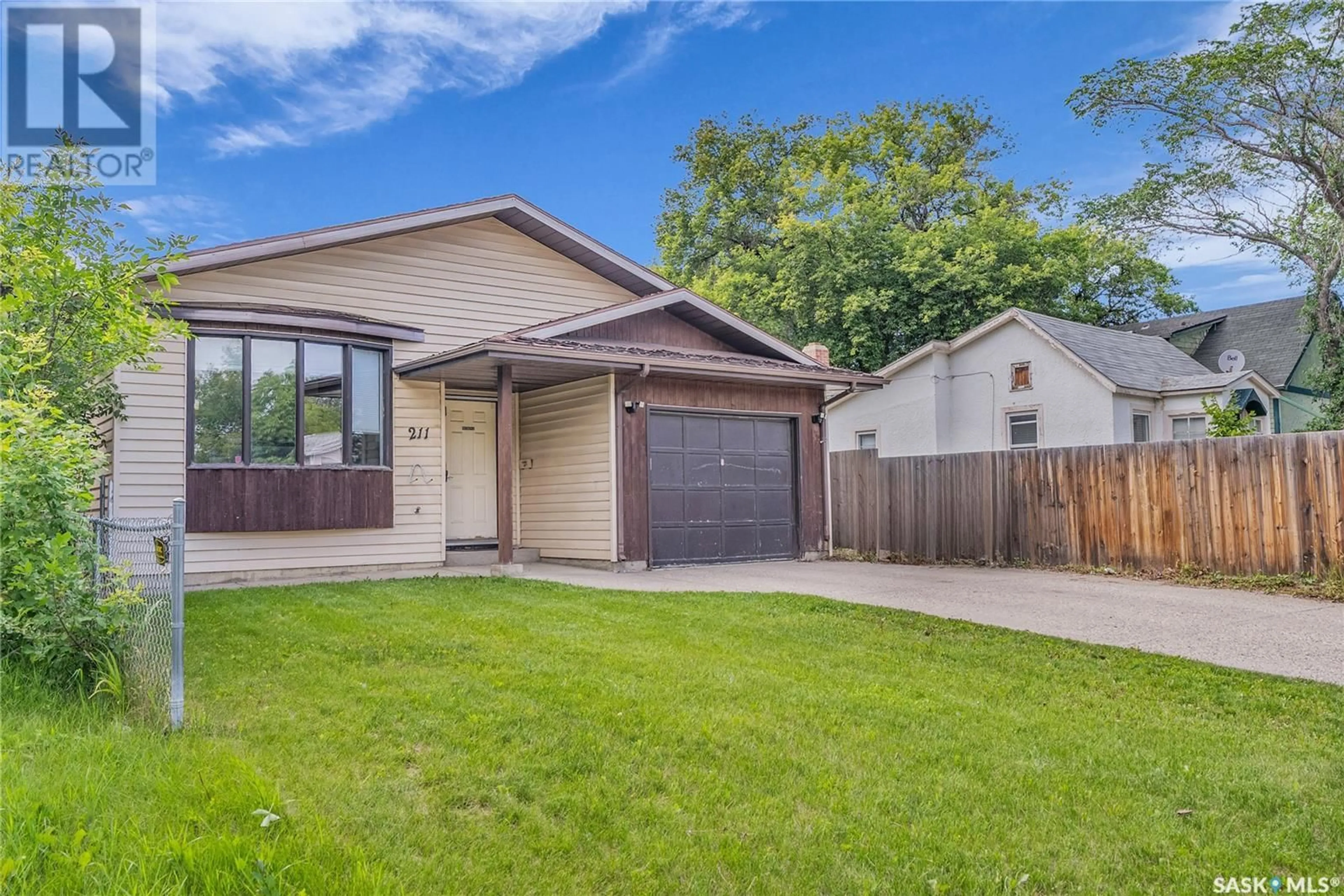 Home with vinyl exterior material, street for 211 L AVENUE, Saskatoon Saskatchewan S7L2P3