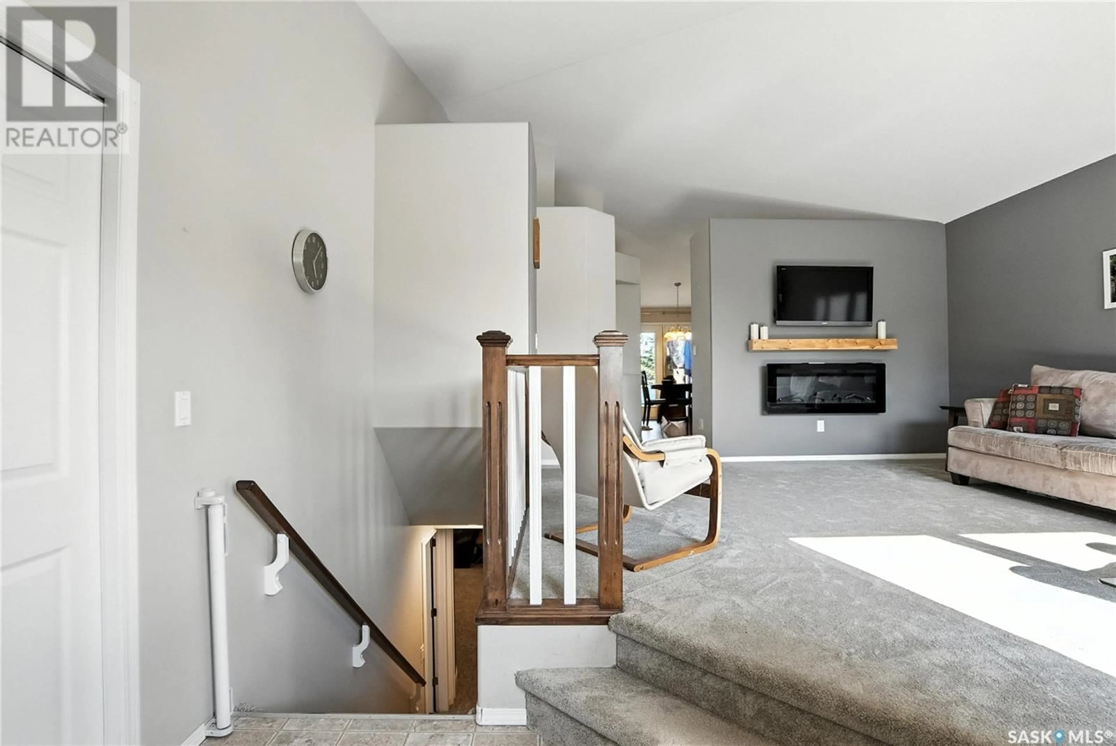 Stairs for 103 DULMAGE CRESCENT, Saskatoon Saskatchewan S7T0C7