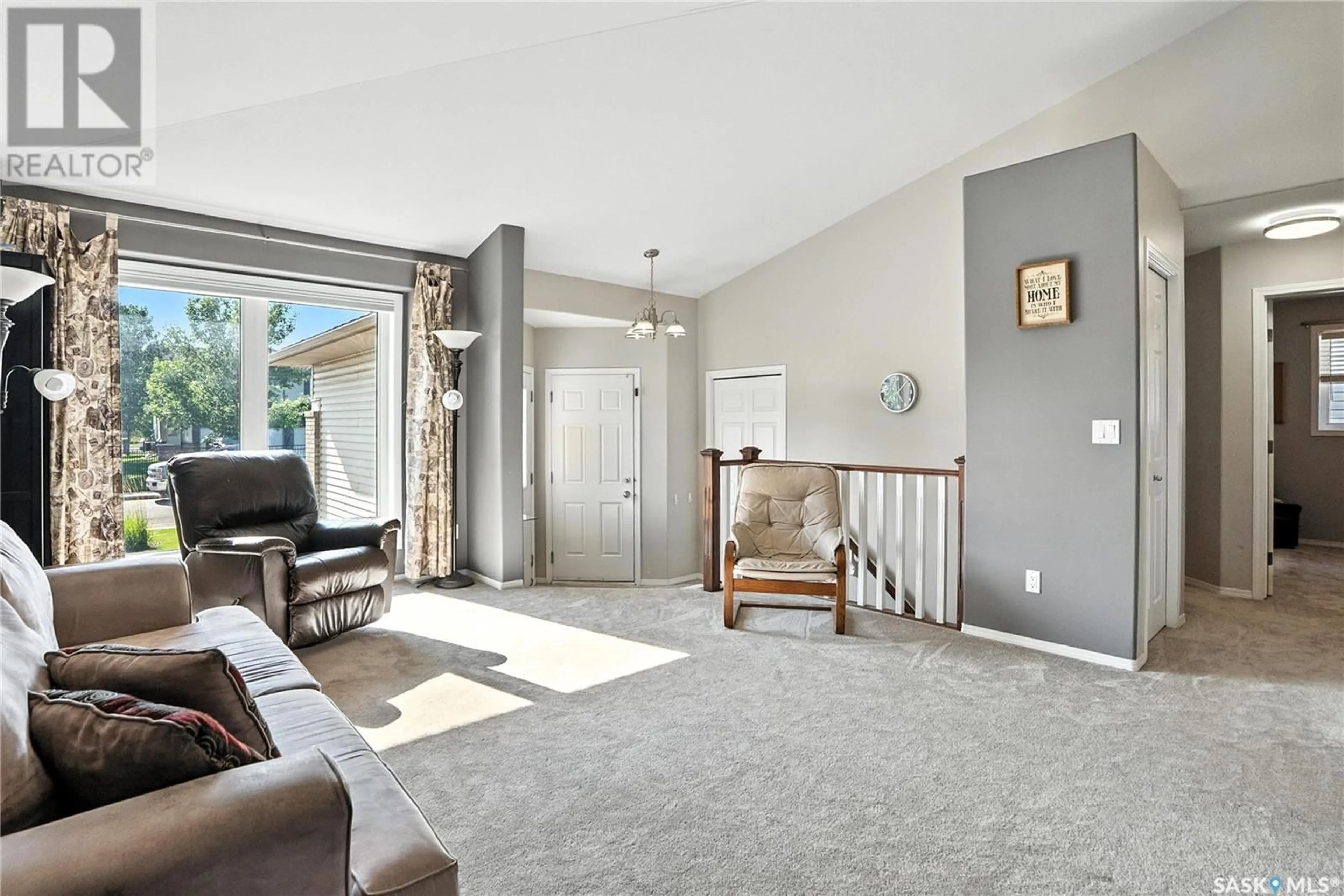 Indoor entryway for 103 DULMAGE CRESCENT, Saskatoon Saskatchewan S7T0C7