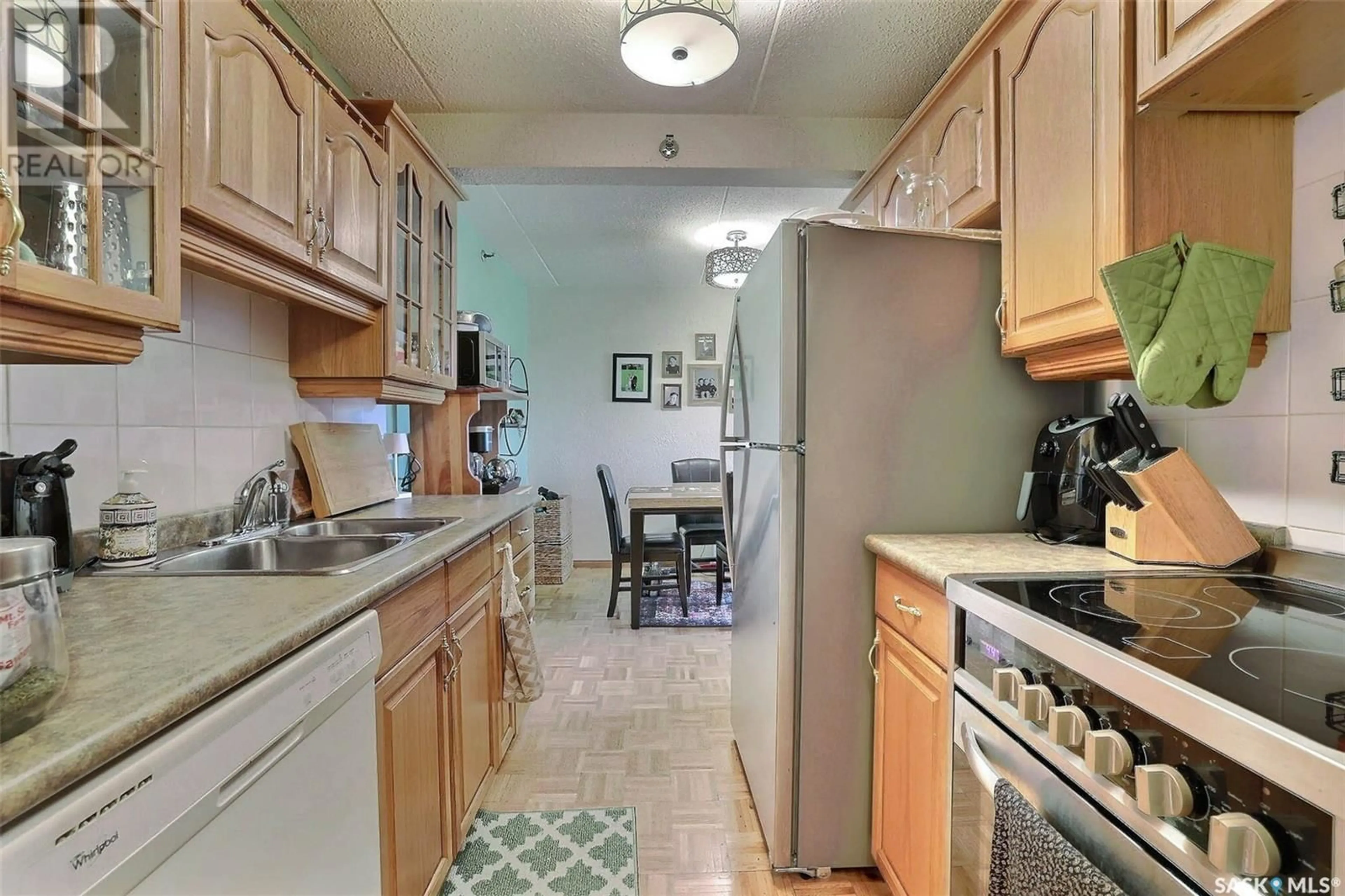 Standard kitchen, ceramic/tile floor for 4045 - 512 RAE STREET, Regina Saskatchewan S4S6Y8