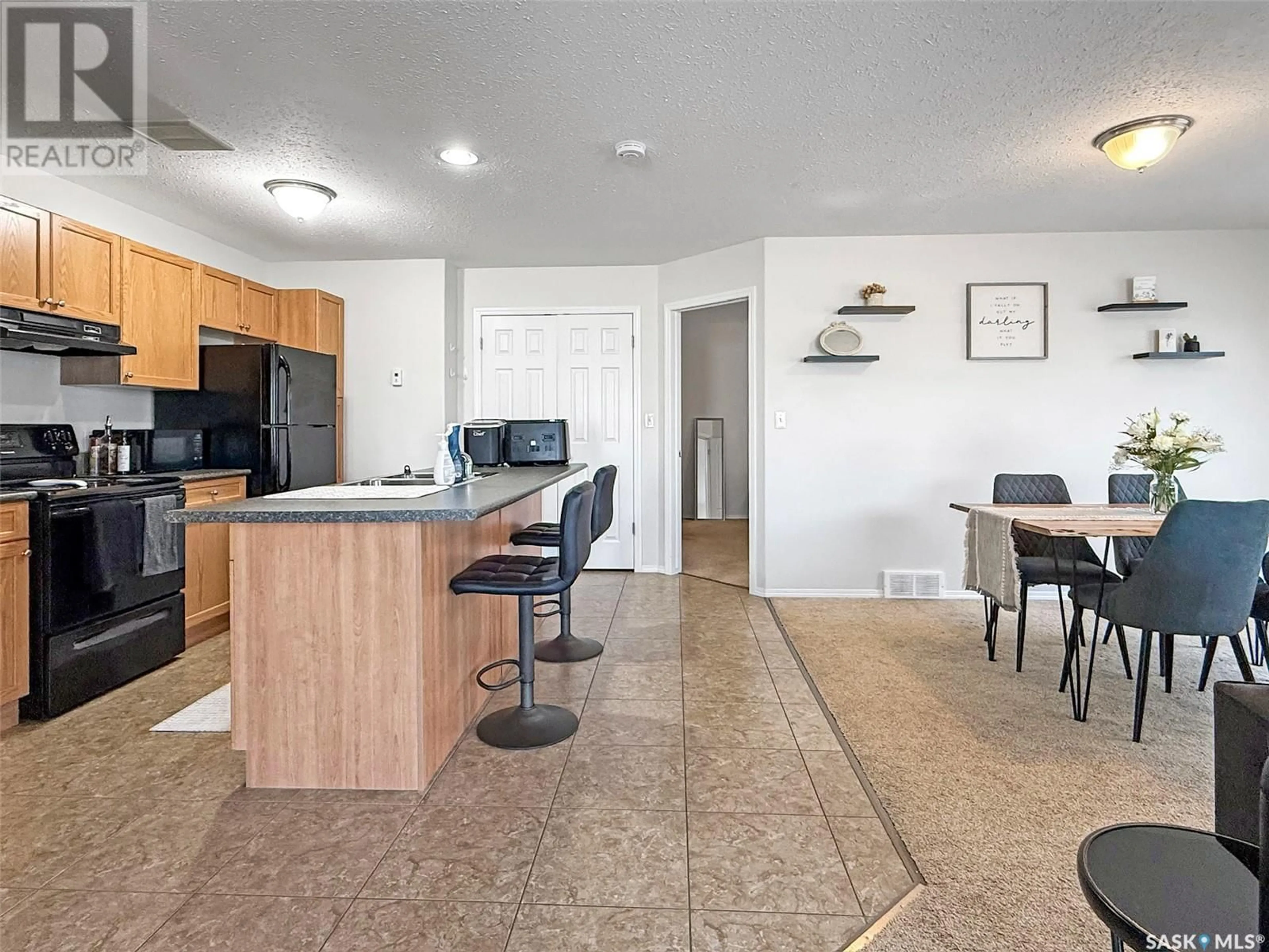 Open concept kitchen, unknown for 4 - 1275 SOUTH RAILWAY STREET, Swift Current Saskatchewan S9H5P3