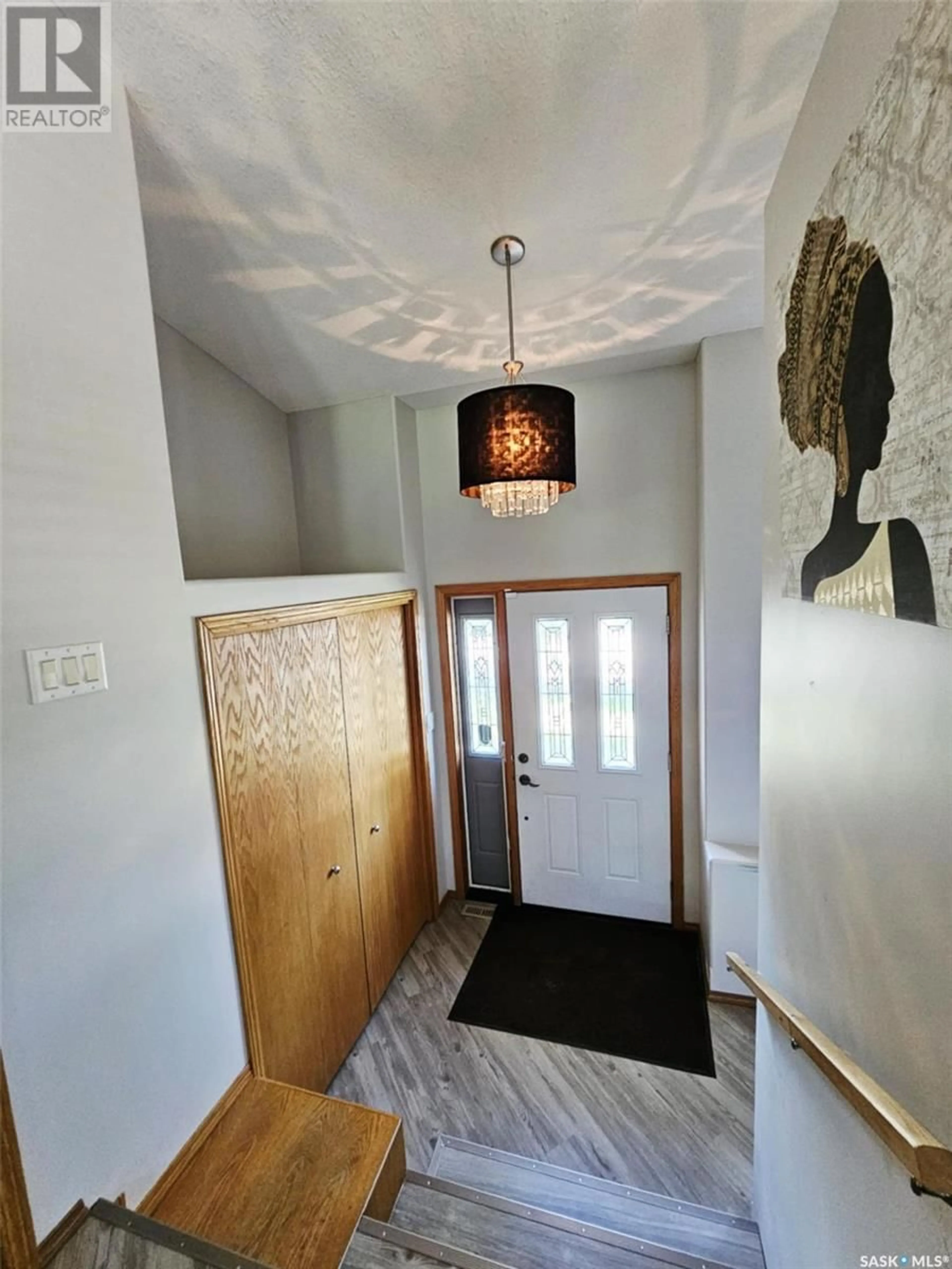 Indoor entryway for 1122 BORDEN DRIVE, Esterhazy Saskatchewan S0A0X0