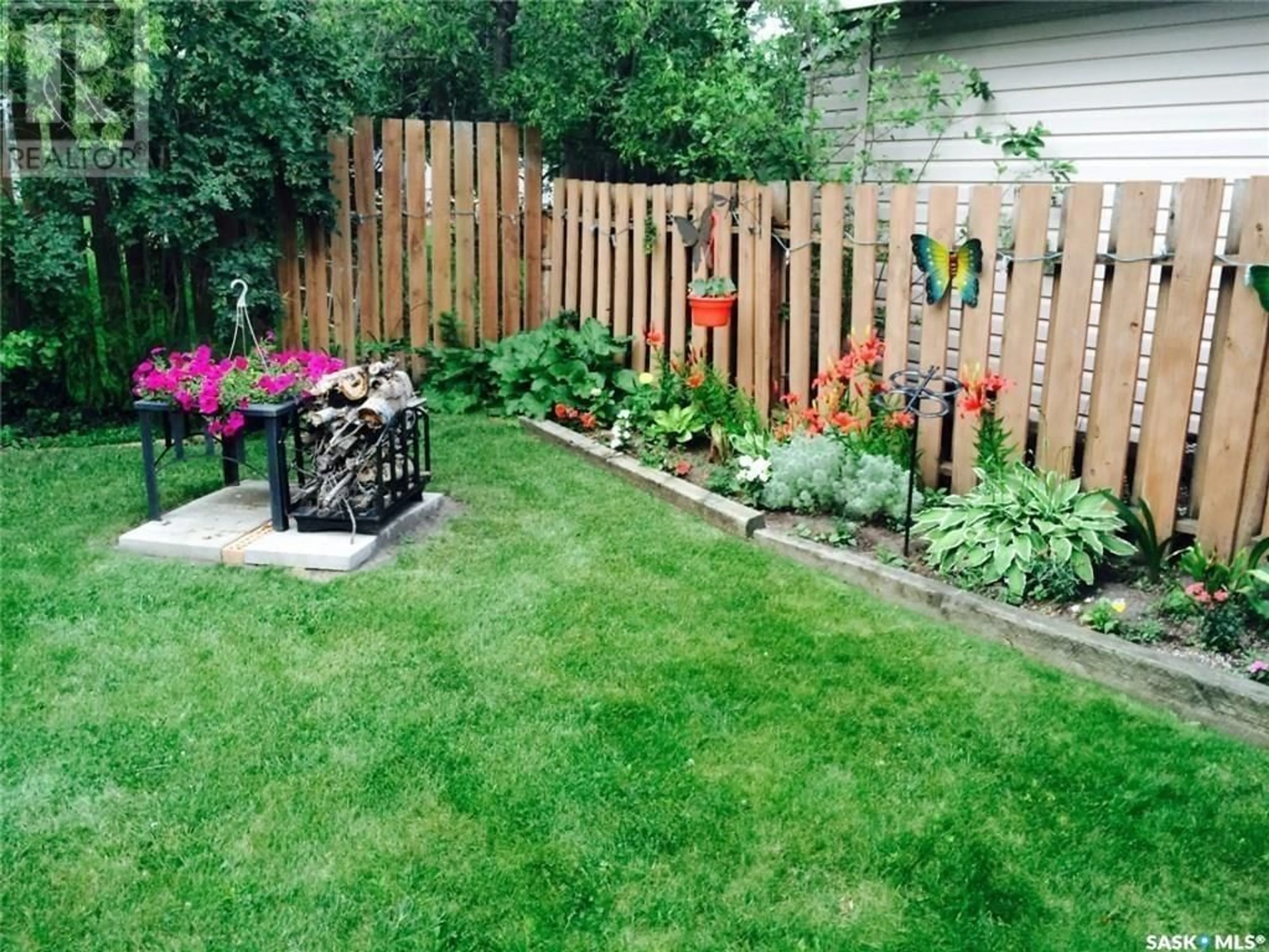 Patio, street for 836 PETERS AVENUE, Oxbow Saskatchewan S0C2B0
