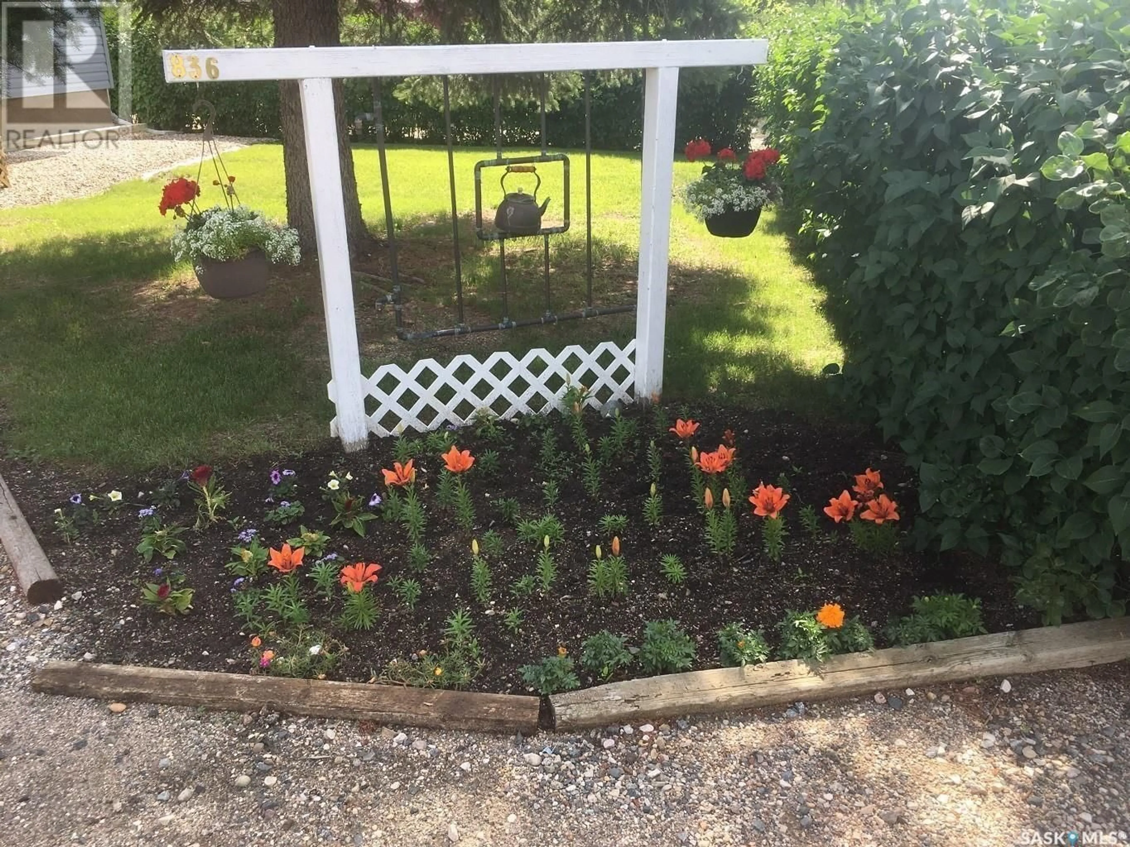 A pic from outside/outdoor area/front of a property/back of a property/a pic from drone, street for 836 PETERS AVENUE, Oxbow Saskatchewan S0C2B0