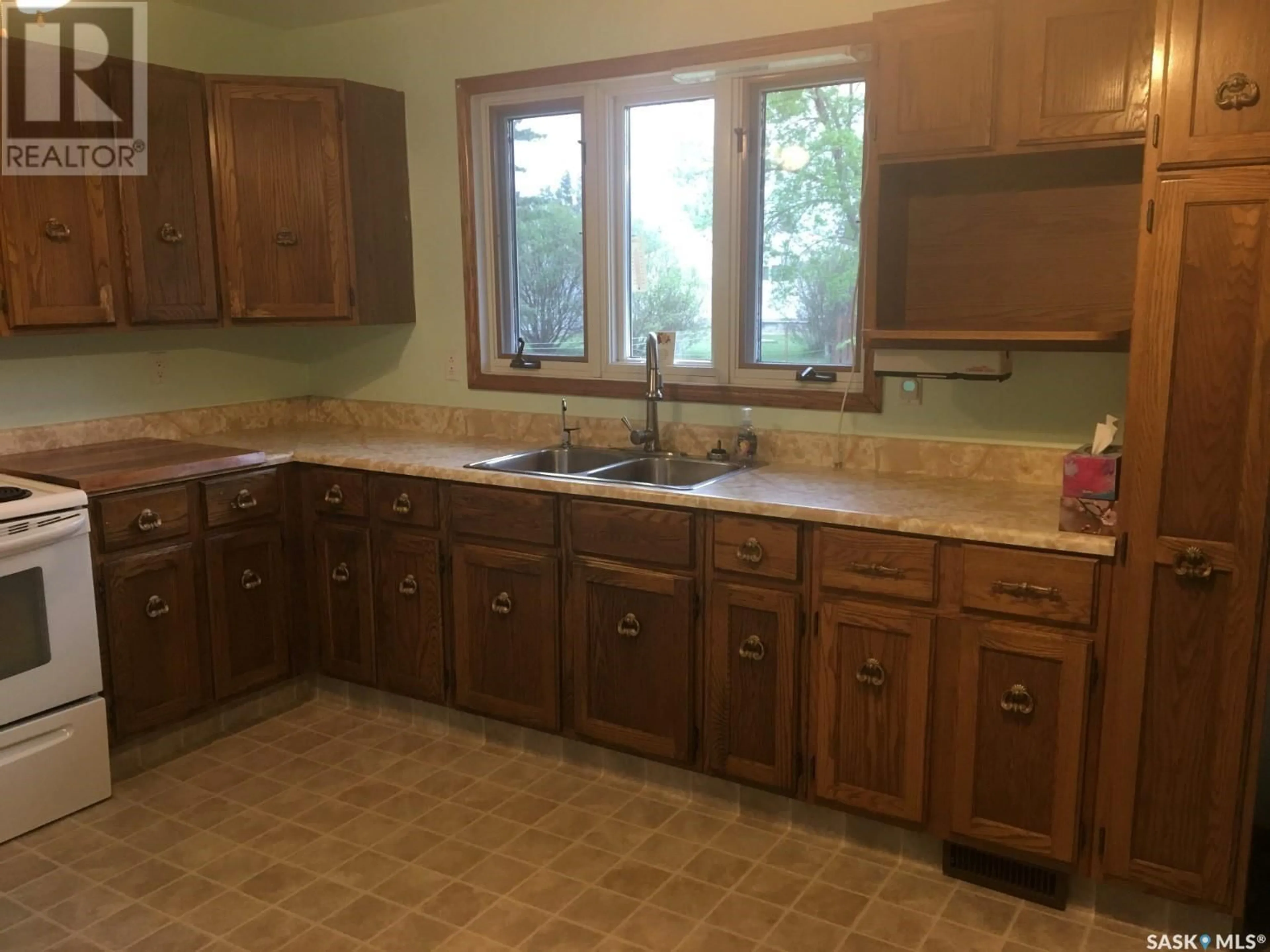 Standard kitchen, ceramic/tile floor for 836 PETERS AVENUE, Oxbow Saskatchewan S0C2B0