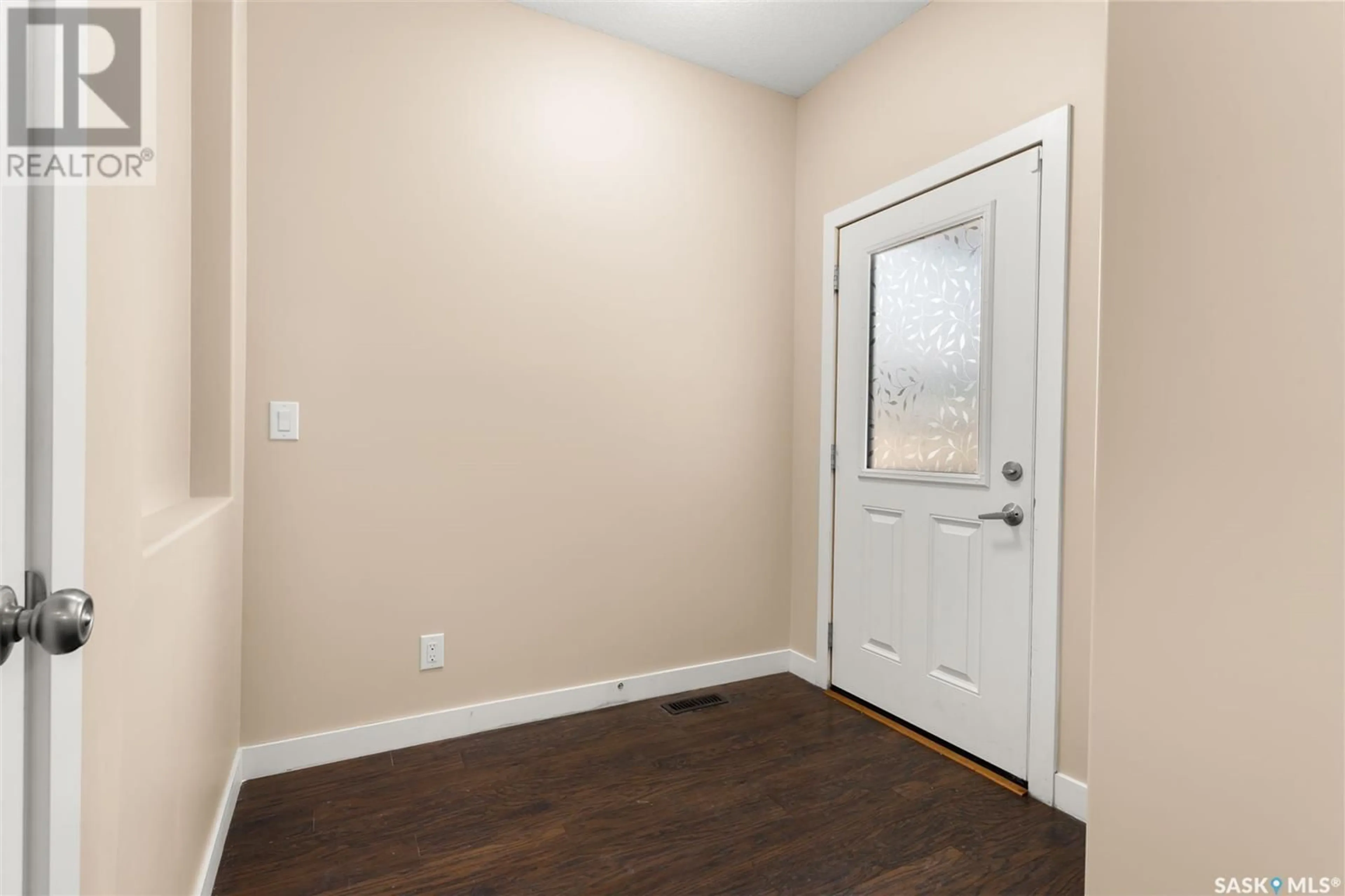 Indoor entryway for 4733 GREEN VIEW CRESCENT, Regina Saskatchewan S4V3L2