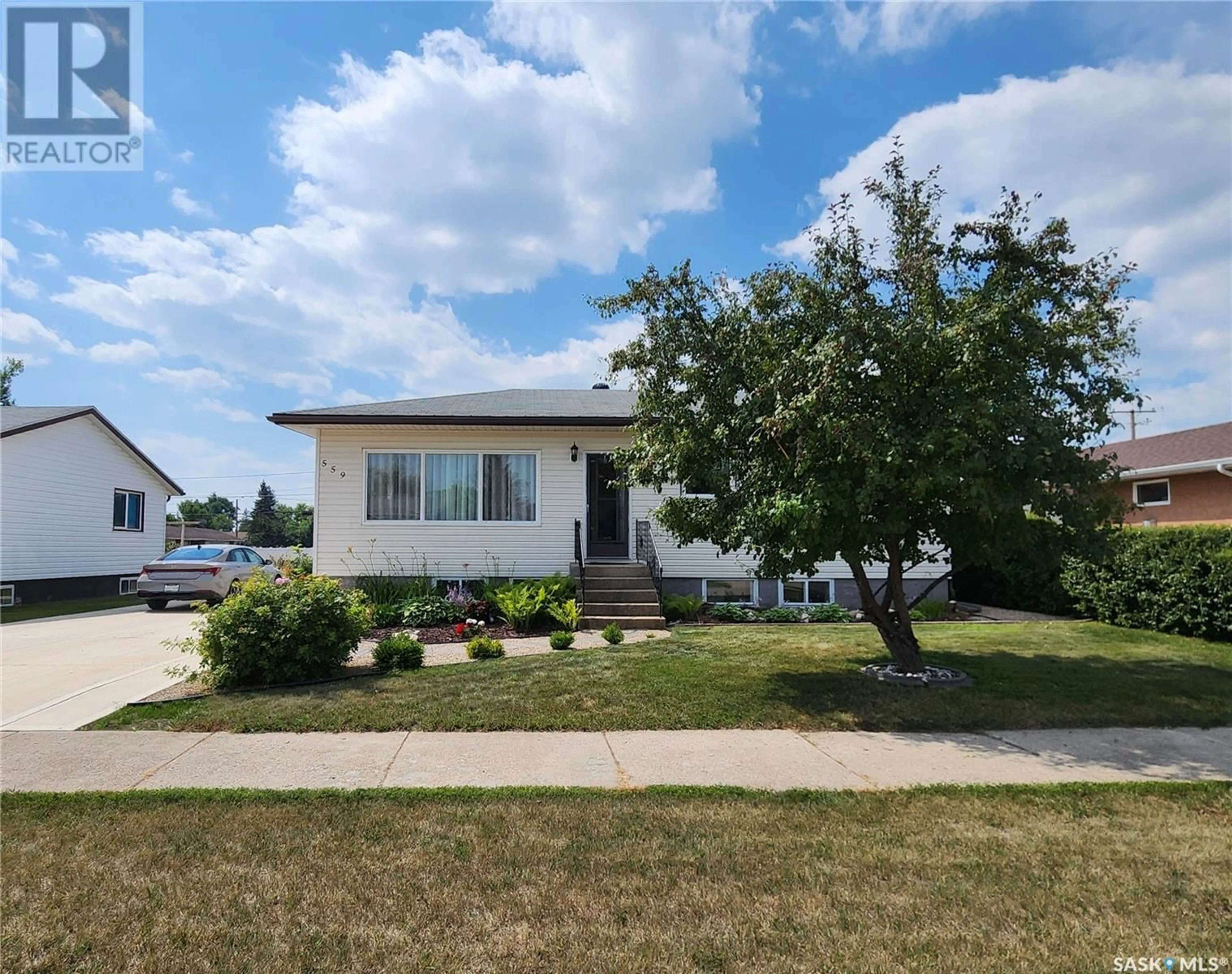 Home with vinyl exterior material, street for 559 6TH AVENUE, Melville Saskatchewan S0A2P0