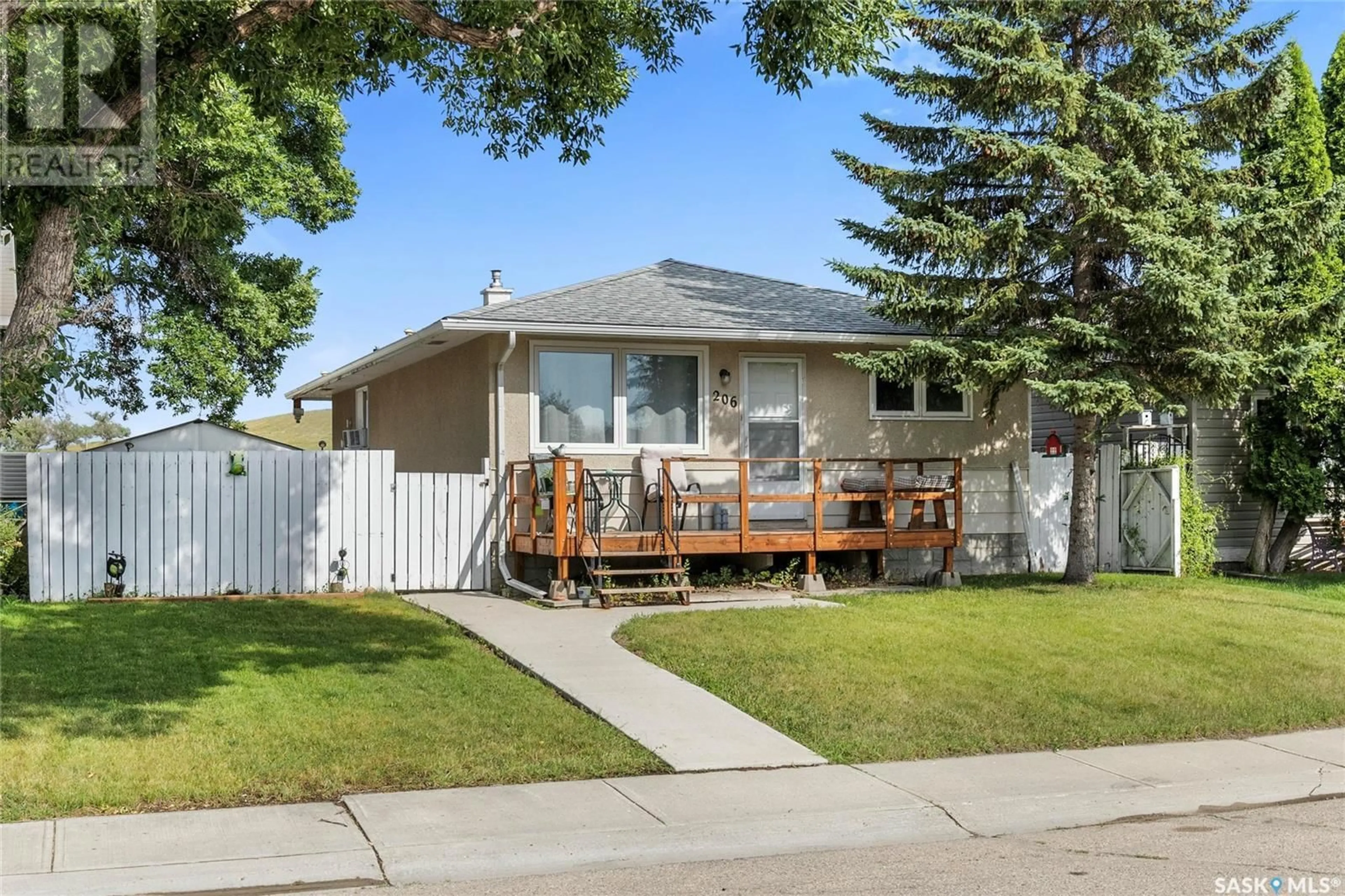 Home with vinyl exterior material, street for 206 LLOYD CRESCENT, Regina Saskatchewan S4R5W8