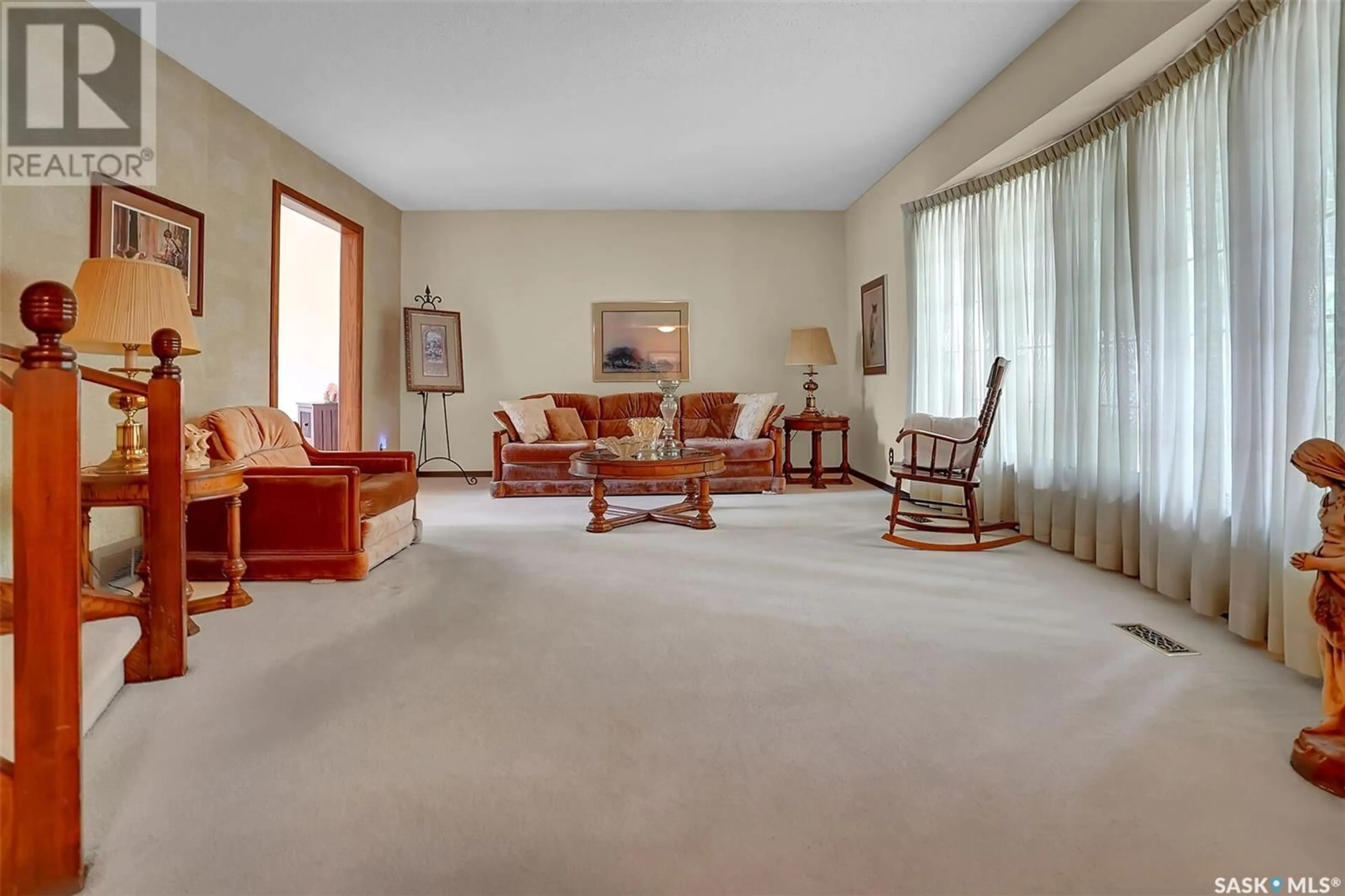 Living room with furniture, carpet floor for 74 SELKIRK CRESCENT, Regina Saskatchewan S4S6J4