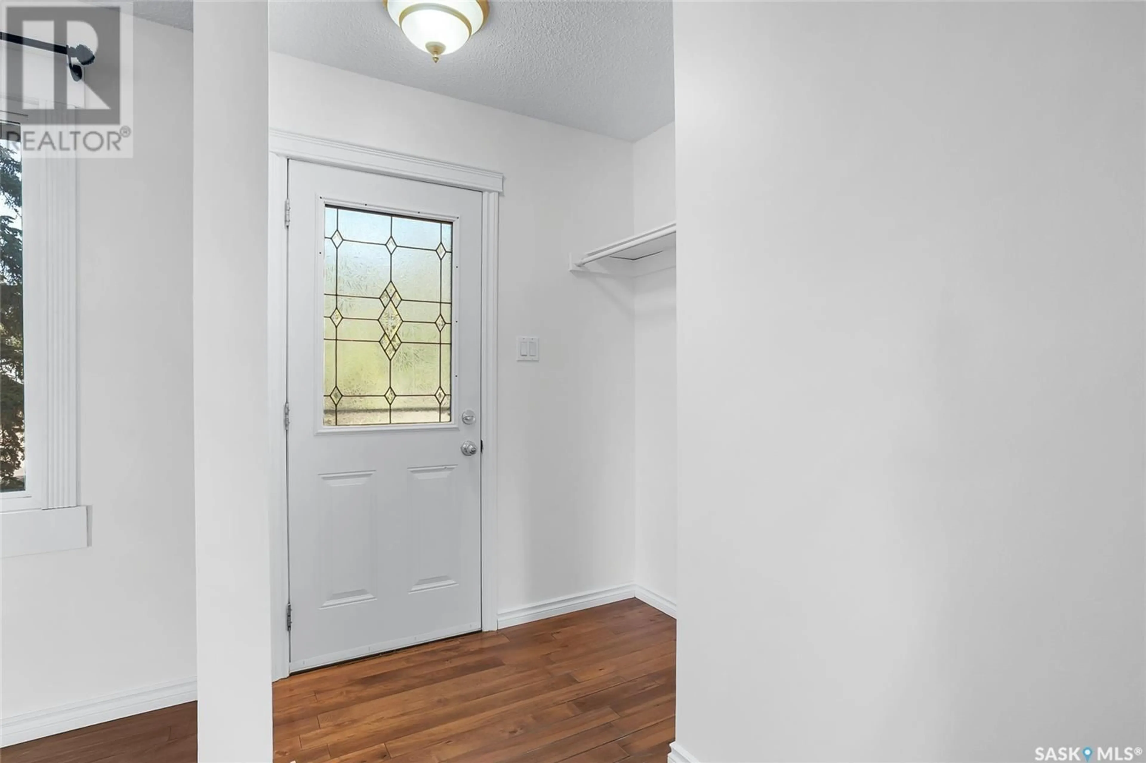 Indoor entryway for 2 YOUNG CRESCENT, Saskatoon Saskatchewan S7J2C4