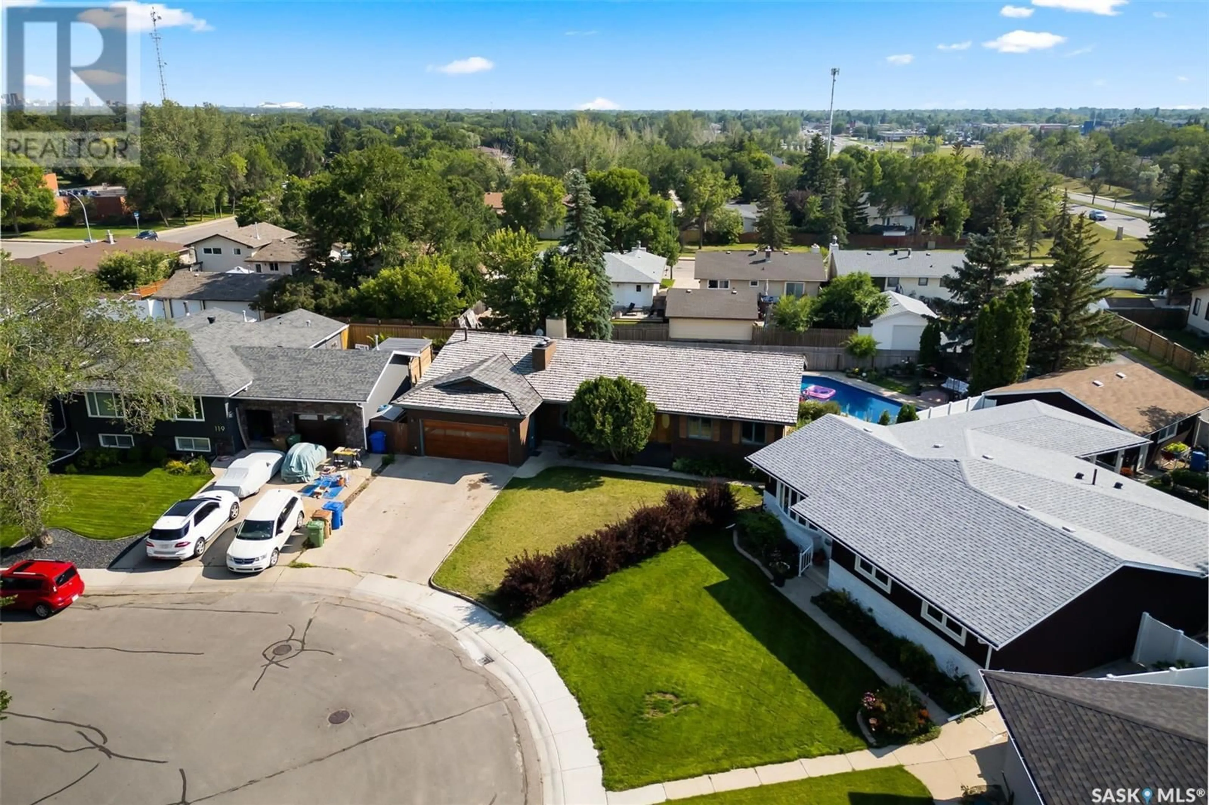 A pic from outside/outdoor area/front of a property/back of a property/a pic from drone, unknown for 123 DUNSMORE DRIVE, Regina Saskatchewan S4R7G3