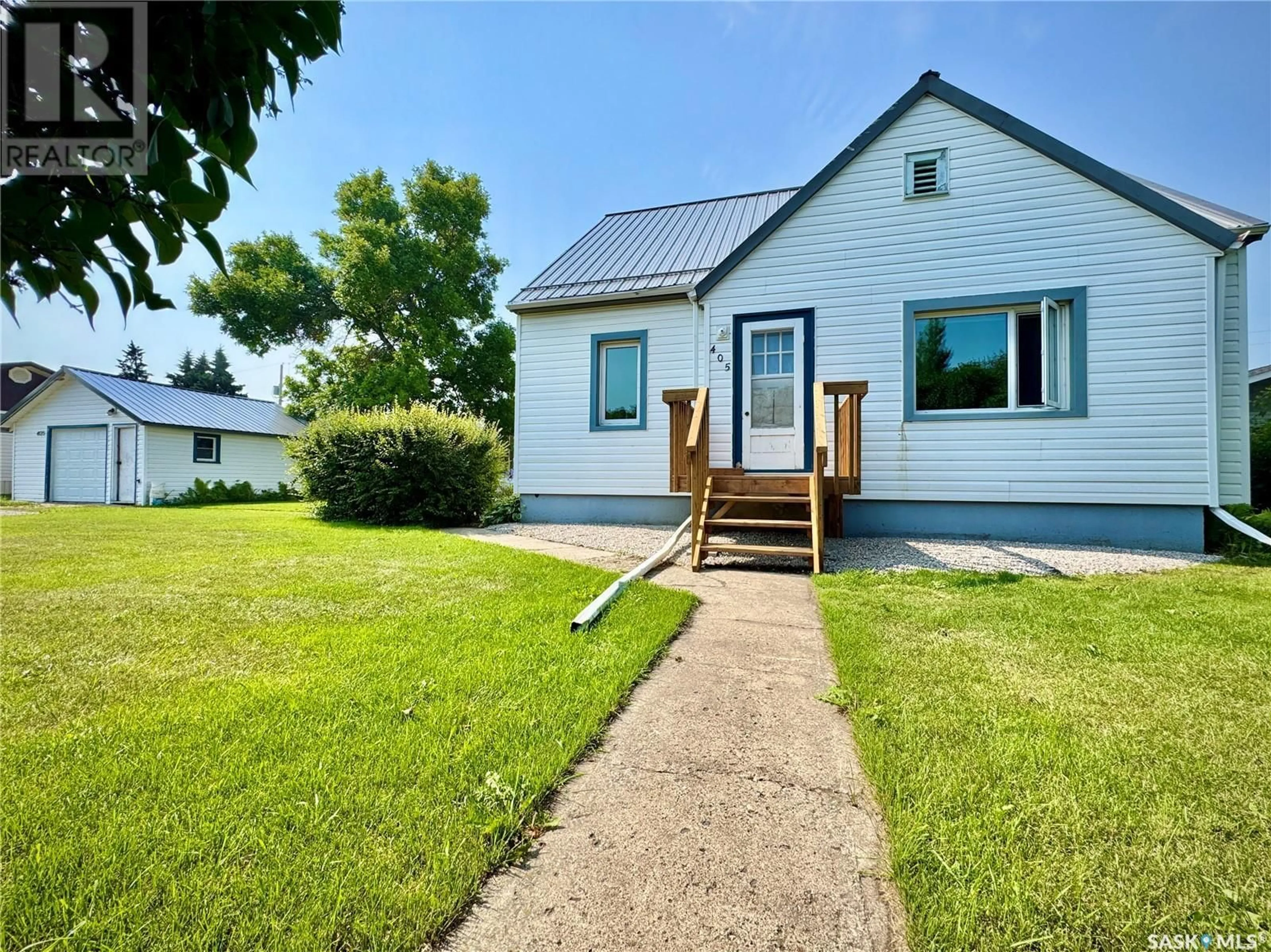 Home with vinyl exterior material, street for E - 405 MARCH AVENUE, Langenburg Saskatchewan S0A0A0