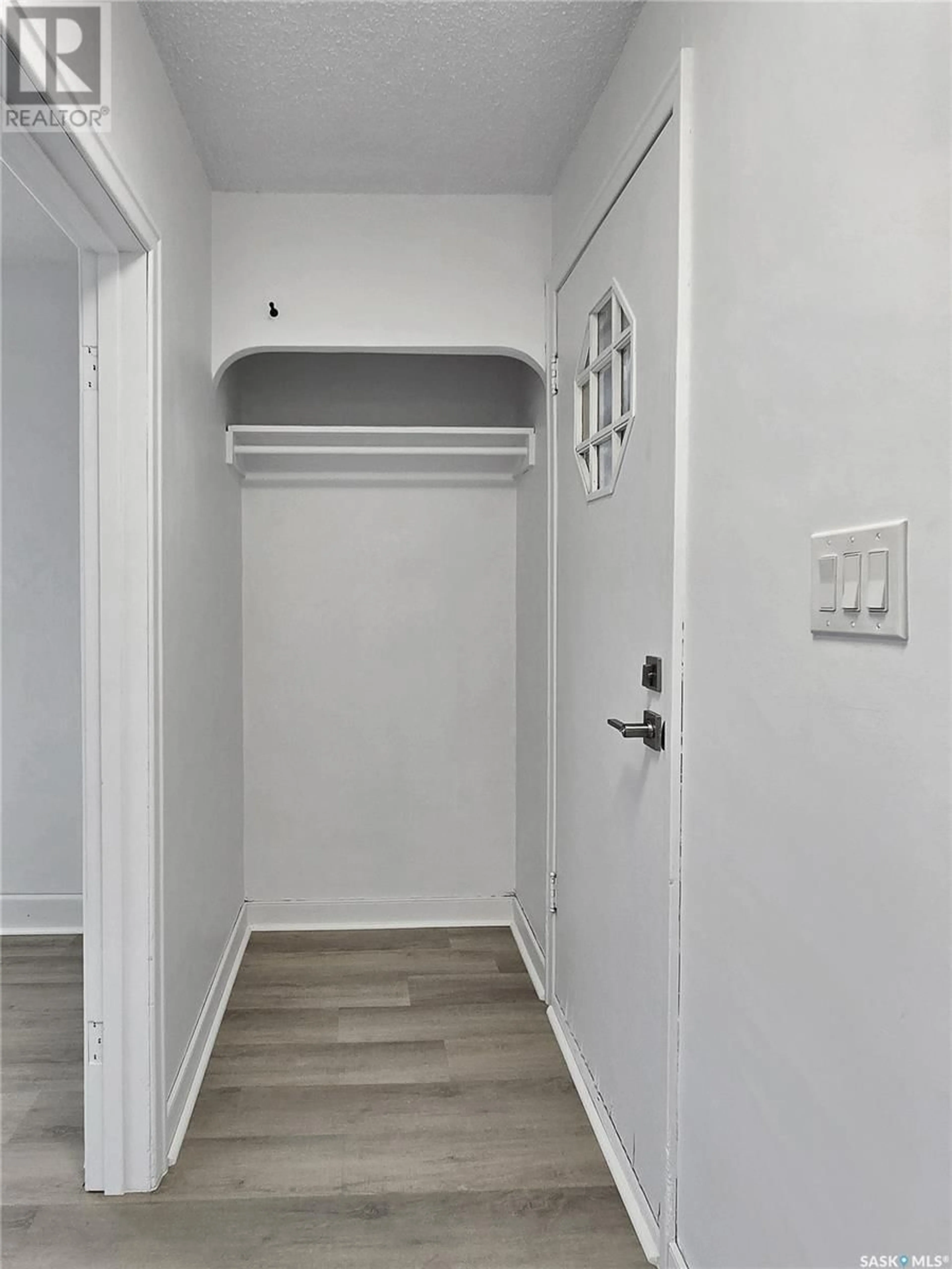 Indoor entryway for 200 108TH STREET, Saskatoon Saskatchewan S7N1P6