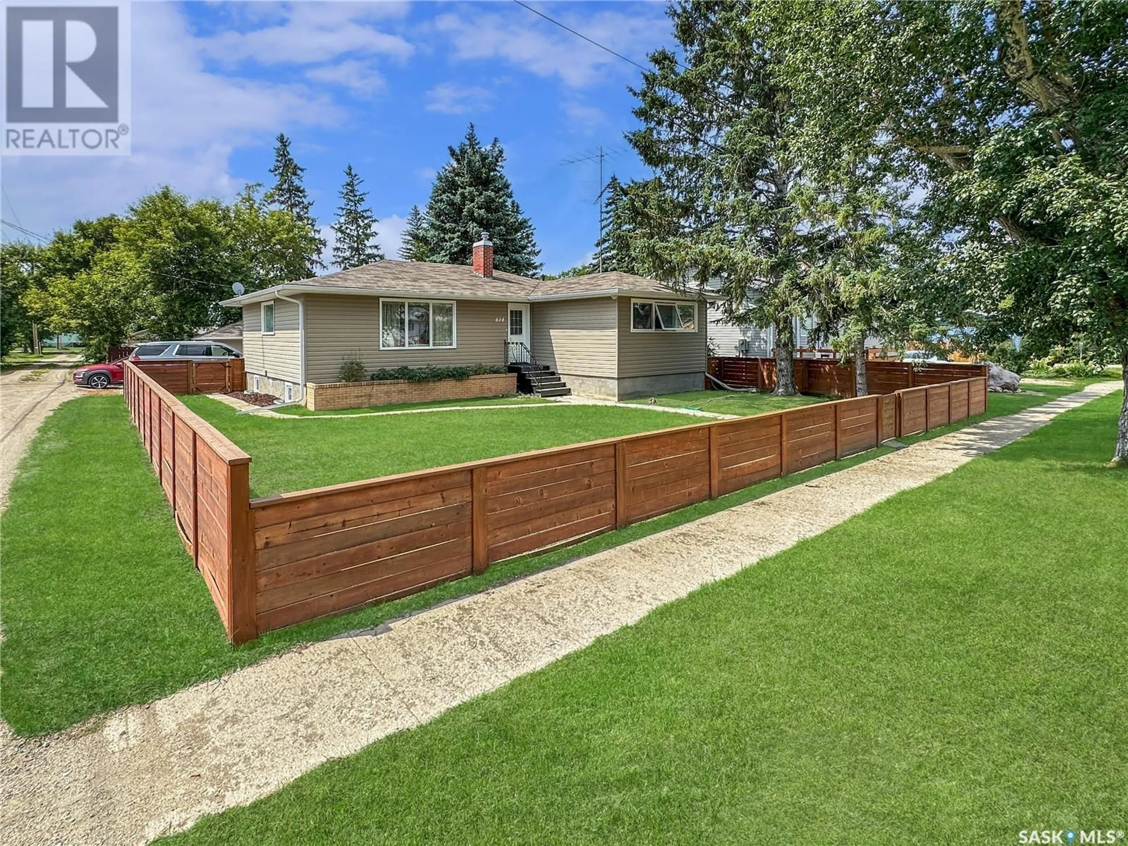 Home with vinyl exterior material, street for 614 GODKIN AVENUE, Balcarres Saskatchewan S0G0C0