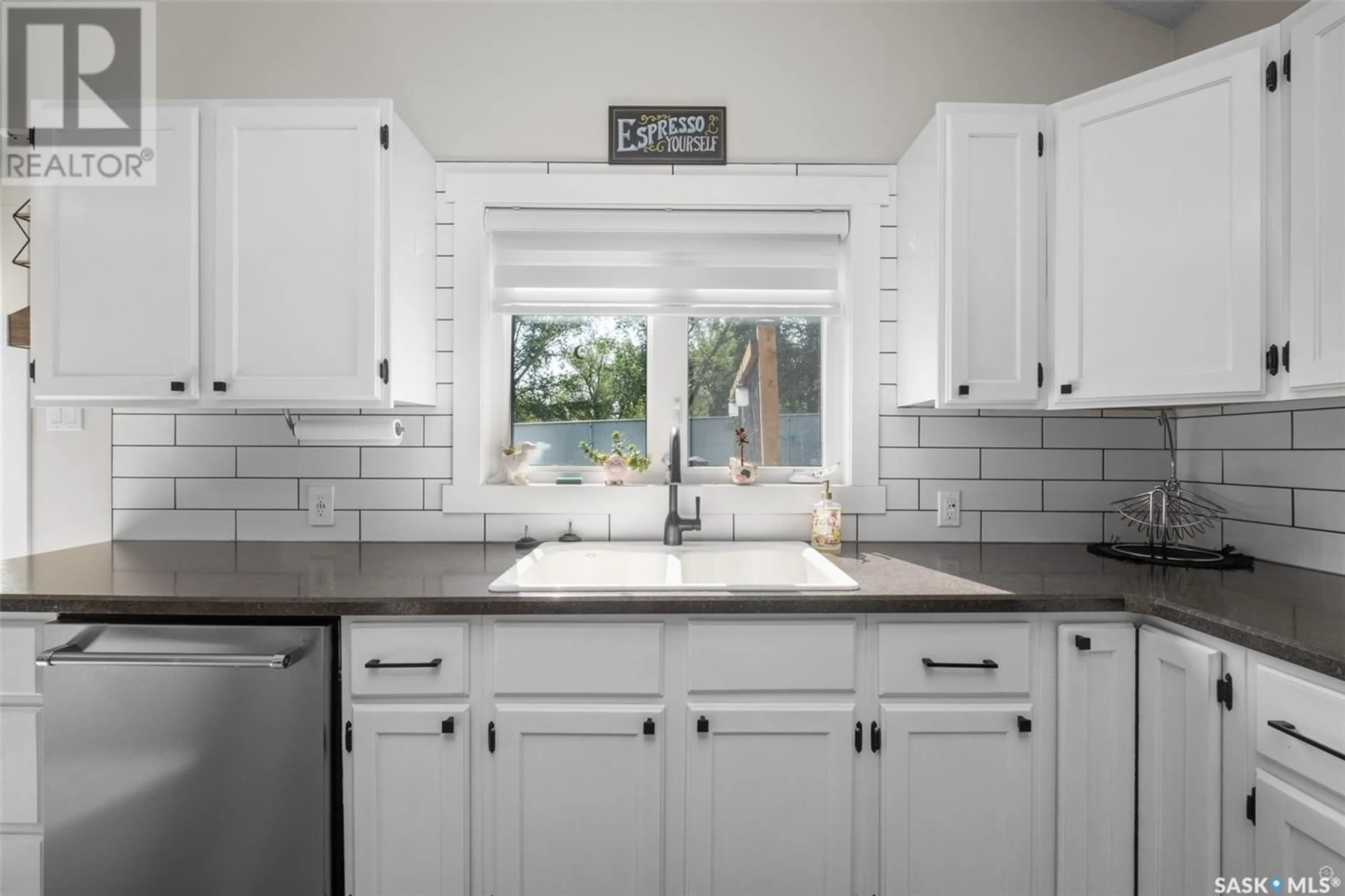 Contemporary kitchen, ceramic/tile floor for 1337 MUSK ROAD, Prince Albert Saskatchewan S6V6P9